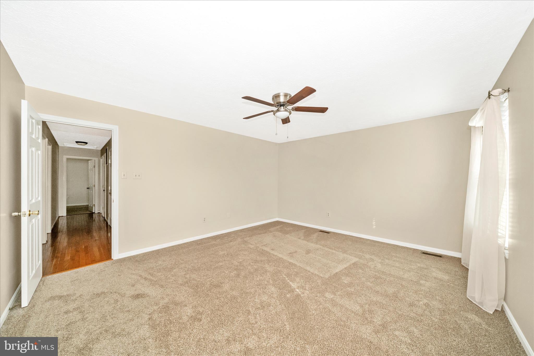 LONGRIDGE KNOLLS - Residential