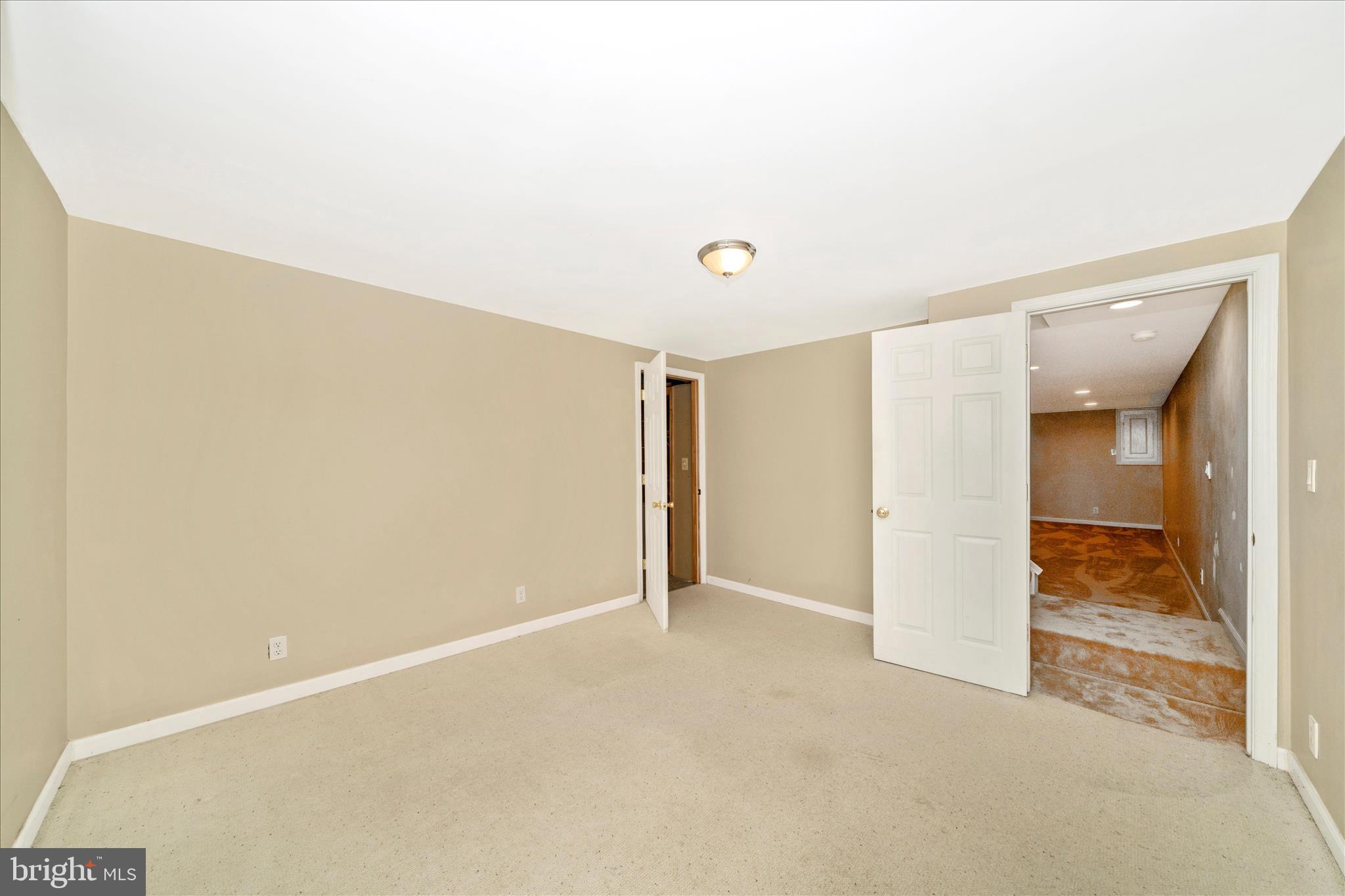 LONGRIDGE KNOLLS - Residential