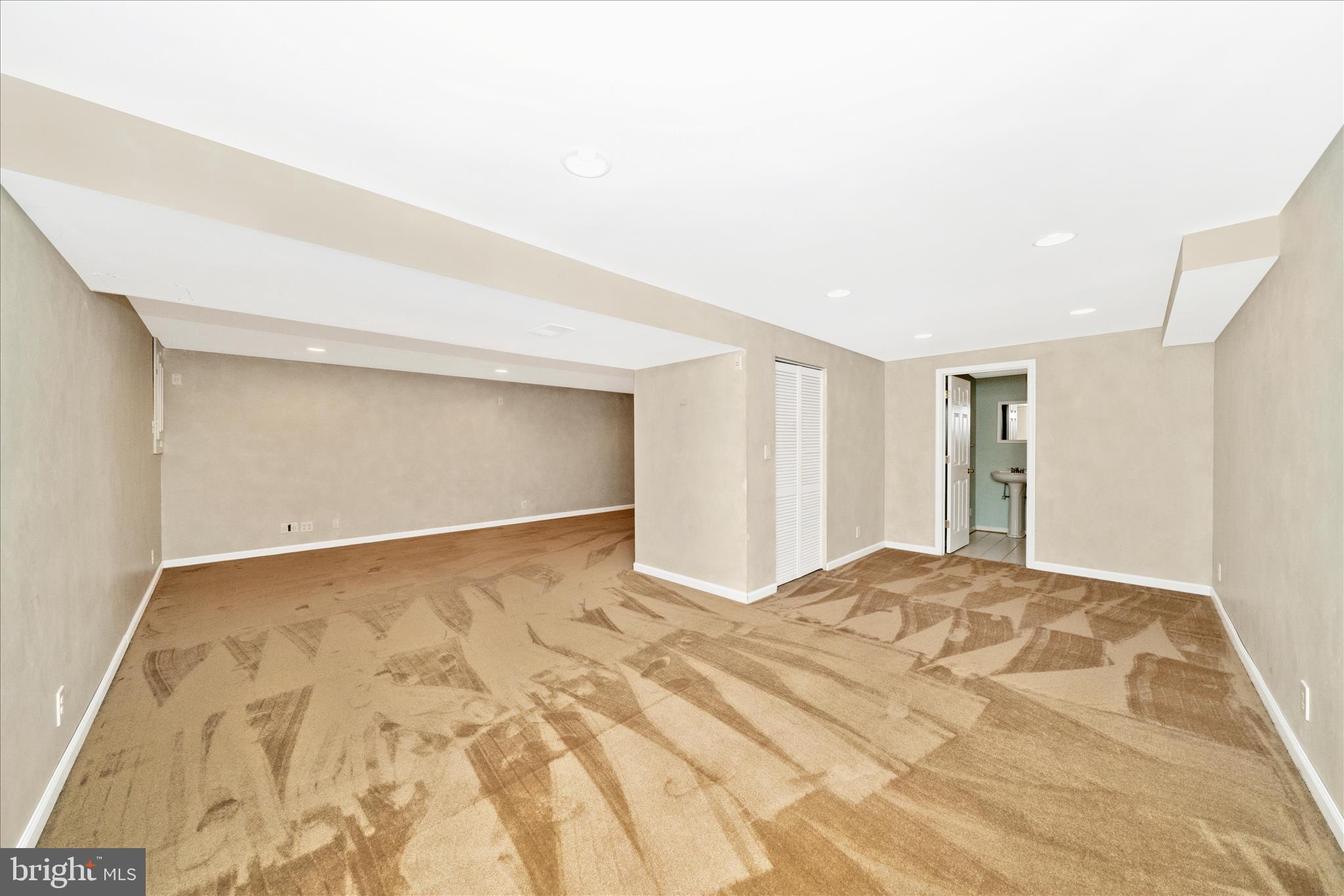 LONGRIDGE KNOLLS - Residential