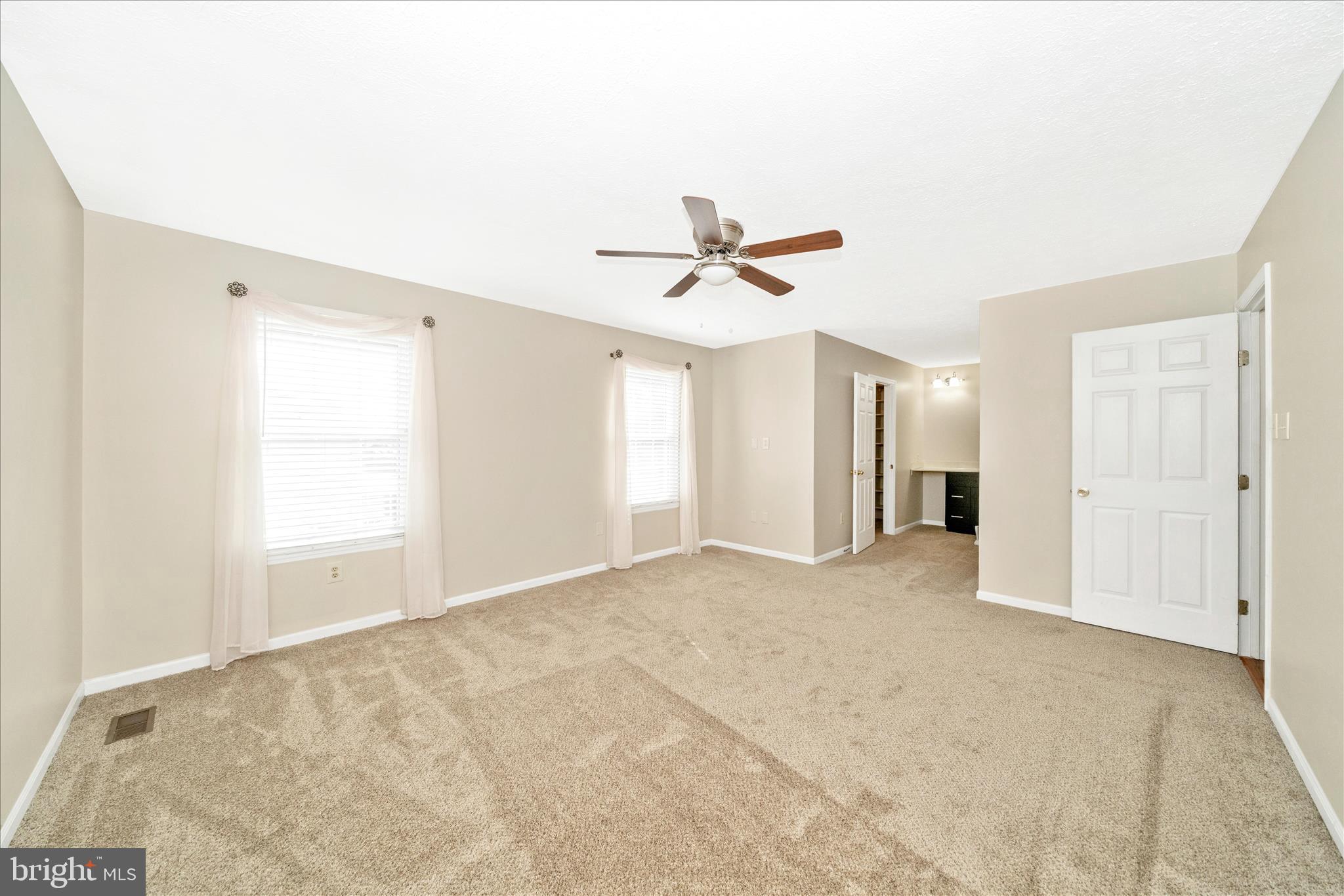 LONGRIDGE KNOLLS - Residential