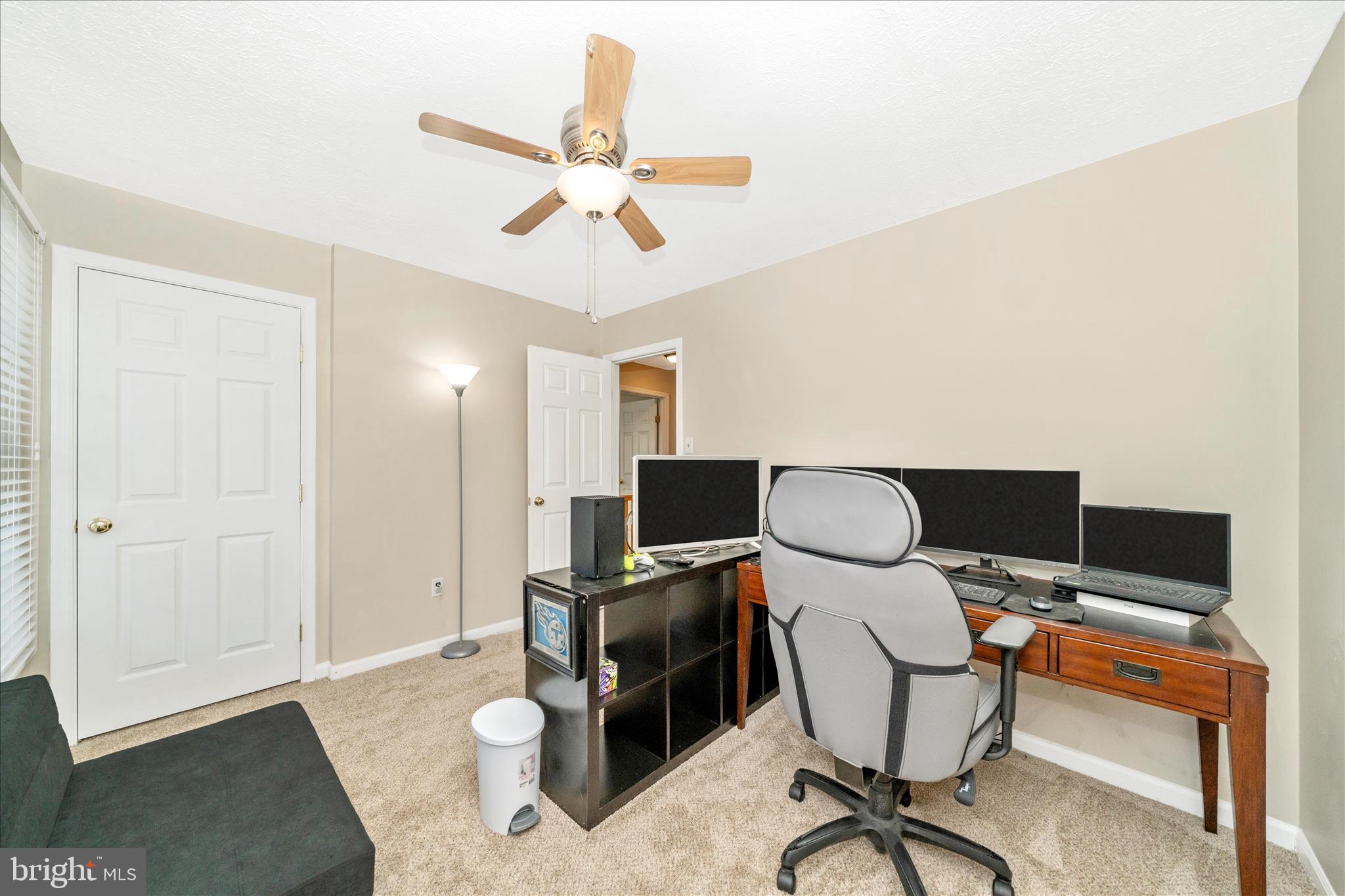 LONGRIDGE KNOLLS - Residential