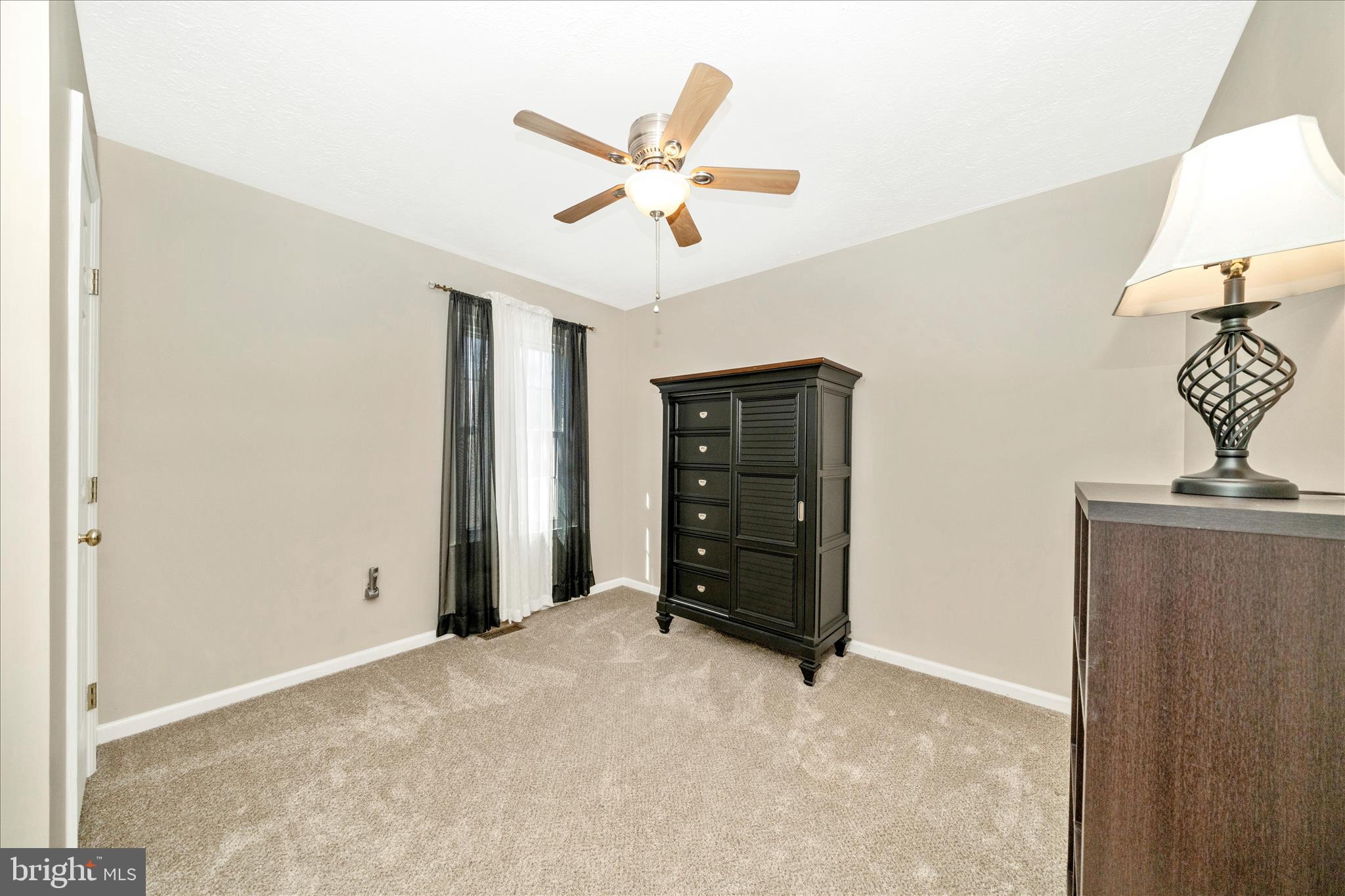 LONGRIDGE KNOLLS - Residential