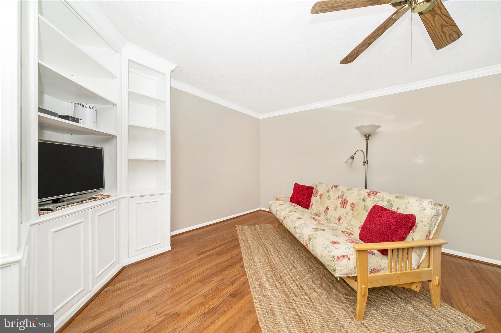 LONGRIDGE KNOLLS - Residential