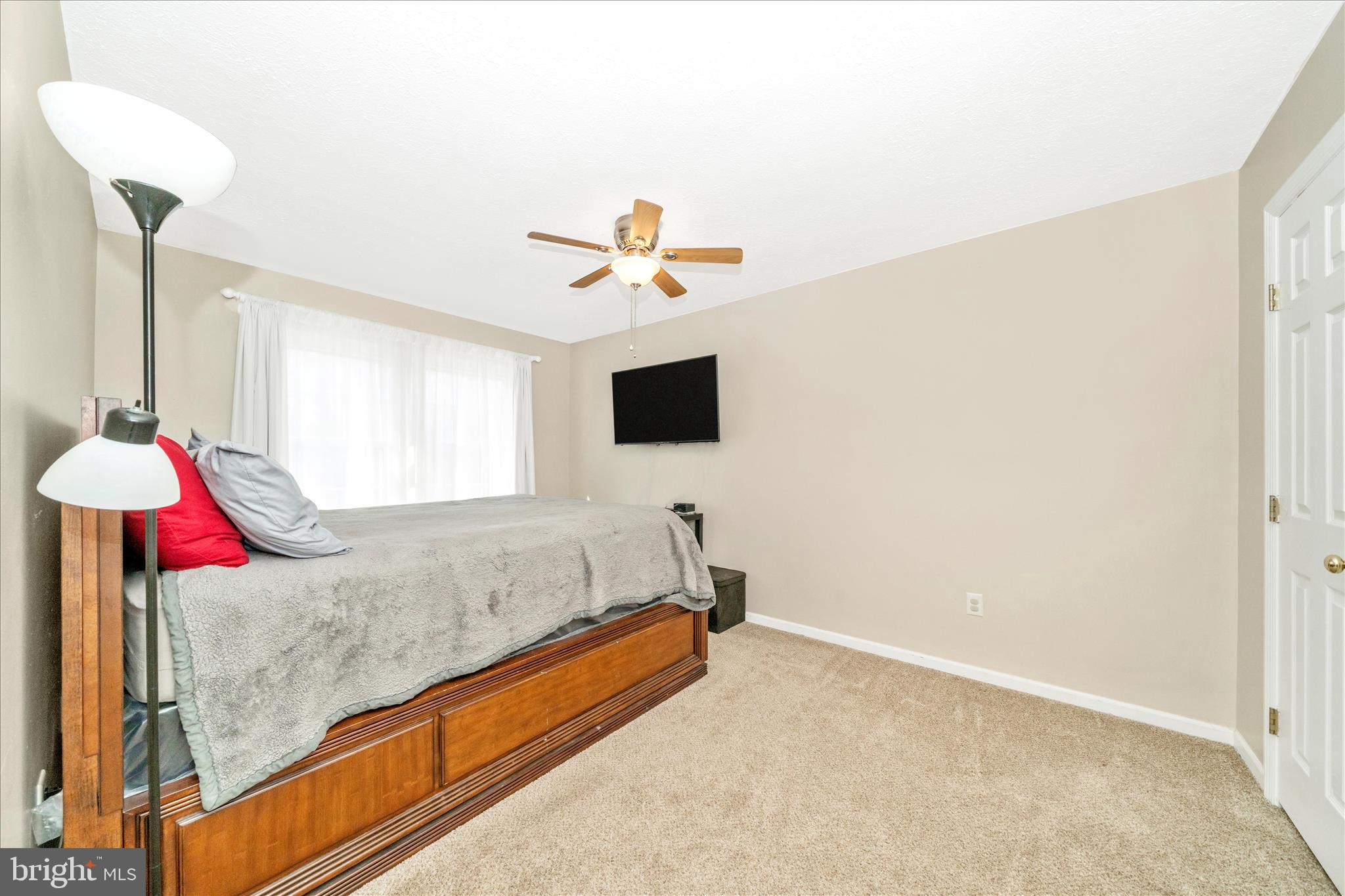 LONGRIDGE KNOLLS - Residential