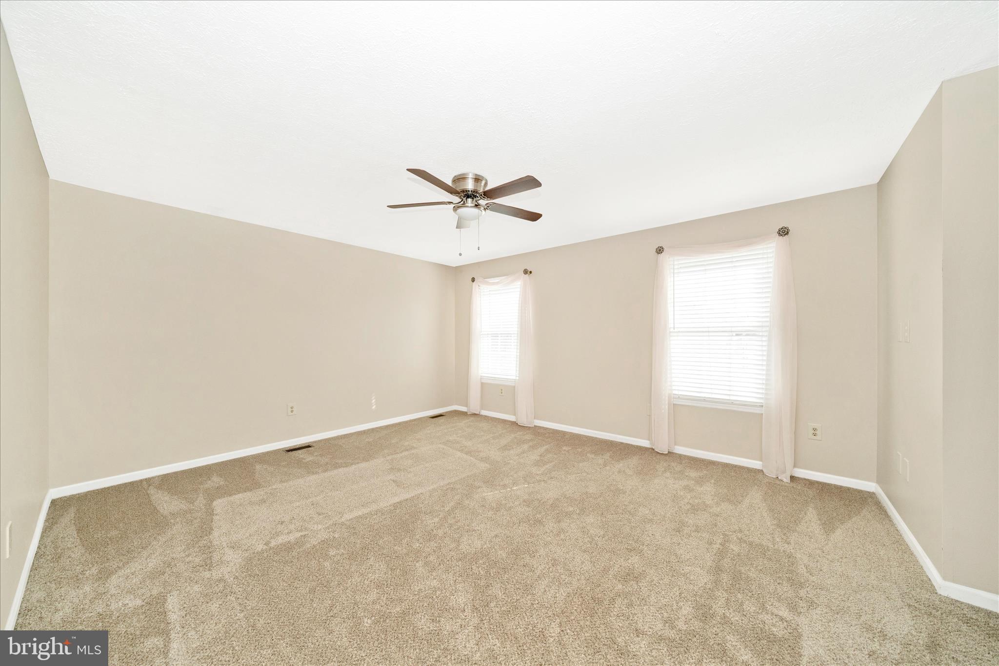 LONGRIDGE KNOLLS - Residential