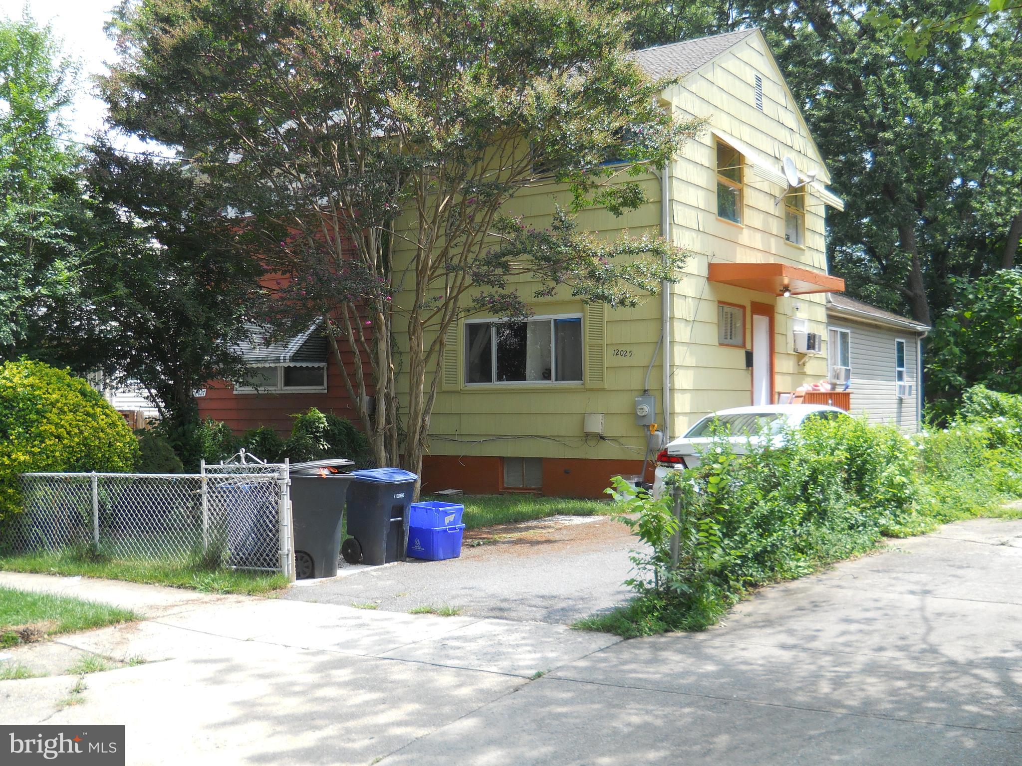 LOTS OF GREAT POTENTIAL HERE! NEEDS SOME TLC- THIS HOME HAS A BUMP OUT EXTENSION TO THE BACK CREATING MORE SPACE THAN SQUARE FOOTAGE SHOWN. CAN BE USED AS BEDROOM OR FAMILY ROOM. UPPER LEVEL VACANT. TENANT IN BASEMENT (NIGHT WORKER) PLEASE CALL OUT & KNOCK LOUD BEFORE ENTERING BASEMENT. SHOWINGS PREFERRED AFTER 11:00AM. TENANT WILL VACATE 8/31/2025.
SOLD STRICTLY "AS IS" - SELLER WILL DO NO REPAIRS. MAY NOT QUALIFY FHA/VA FINANCING.
CONTRACTS PRESENTED AS REGISTERED FOR SELLER'S REVIEW. PRE-INSPECTIONS WELCOME BY SPECIAL APPOINTMENT THROUGH LISTING AGENT.
REPLACEMENTS: APPROX. TIME - ROOF 2024
FURNACE - 6 YEARS - EXTERIOR PAINT 2025