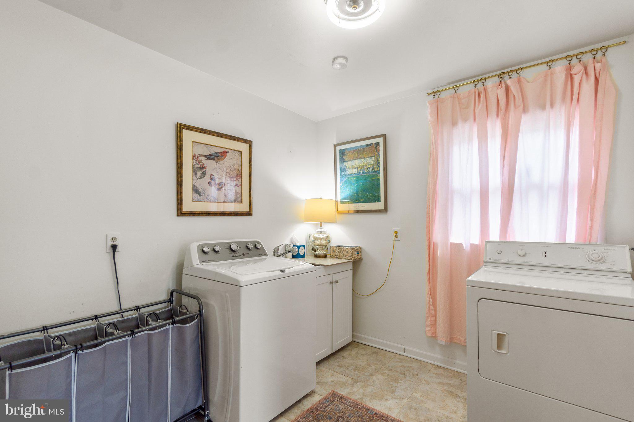 HILLSIDE ACRES - Residential