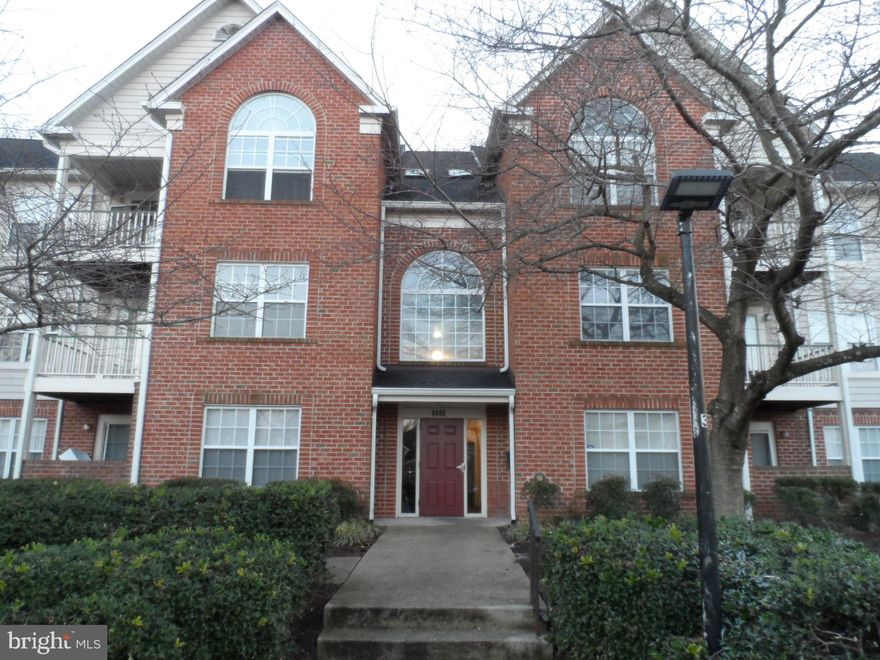 Lovely and Spacious Brinkley Overlook Condos, 2 BR, 2 BA, freshly painted, renovated condo with granite kitchen counter tops; stainless steel appliances; new kitchen cabinets; and full-size in-unit washer & dryer. Very close to I-495, MGM, National Harbor, across the bridge from Northern VA, close to Joint Bases Andrews/Bolling, & DC. Master bedroom and second bedroom closets include very nice custom closet organizer systems. Security access building; assigned parking space and plenty of visitor parking. No pets or smoking. Water included; tenant pays electric and gas. Landlord requests good credit, good rental history and approximate income needed to qualify is $57,750.