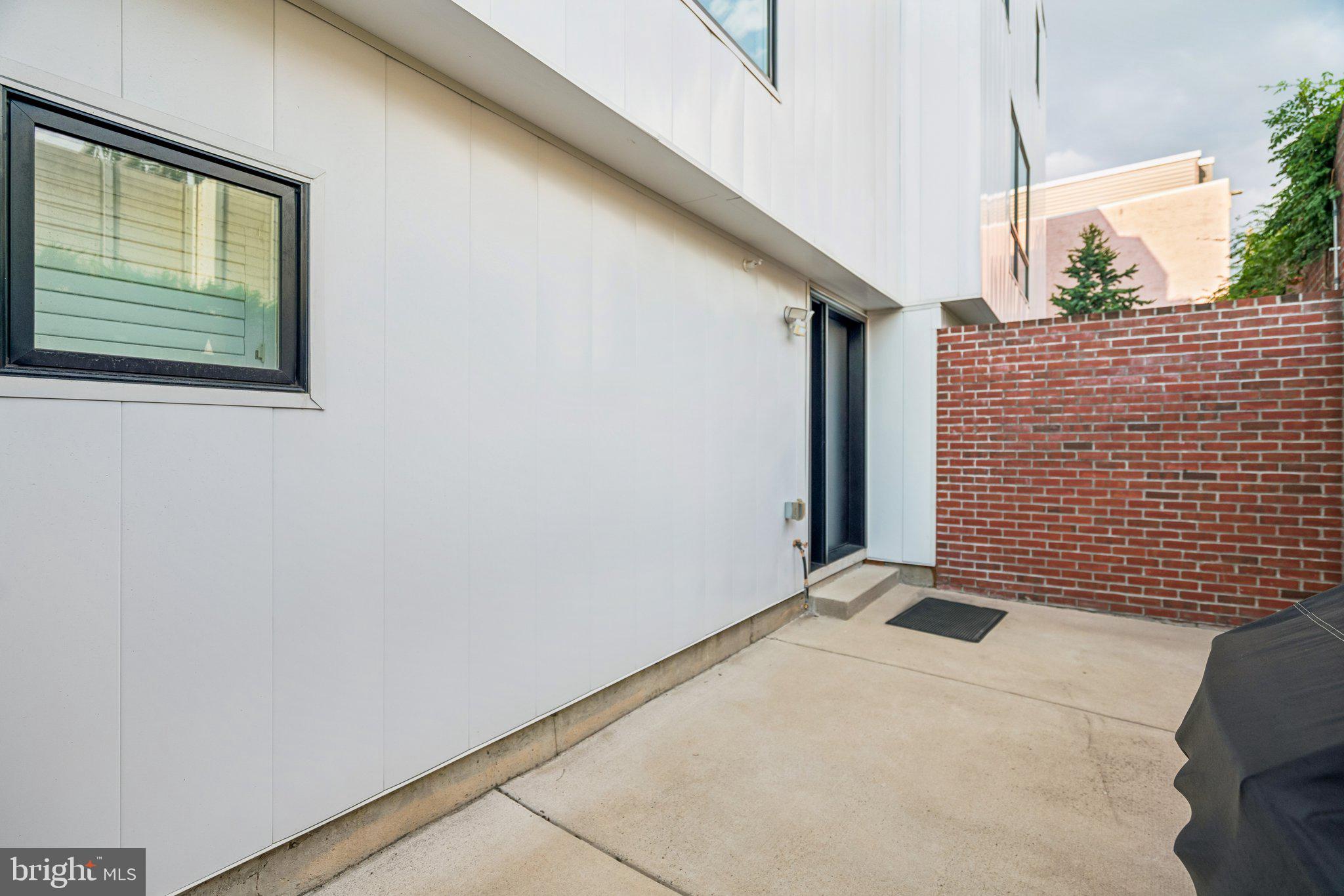411 SALMON STREET