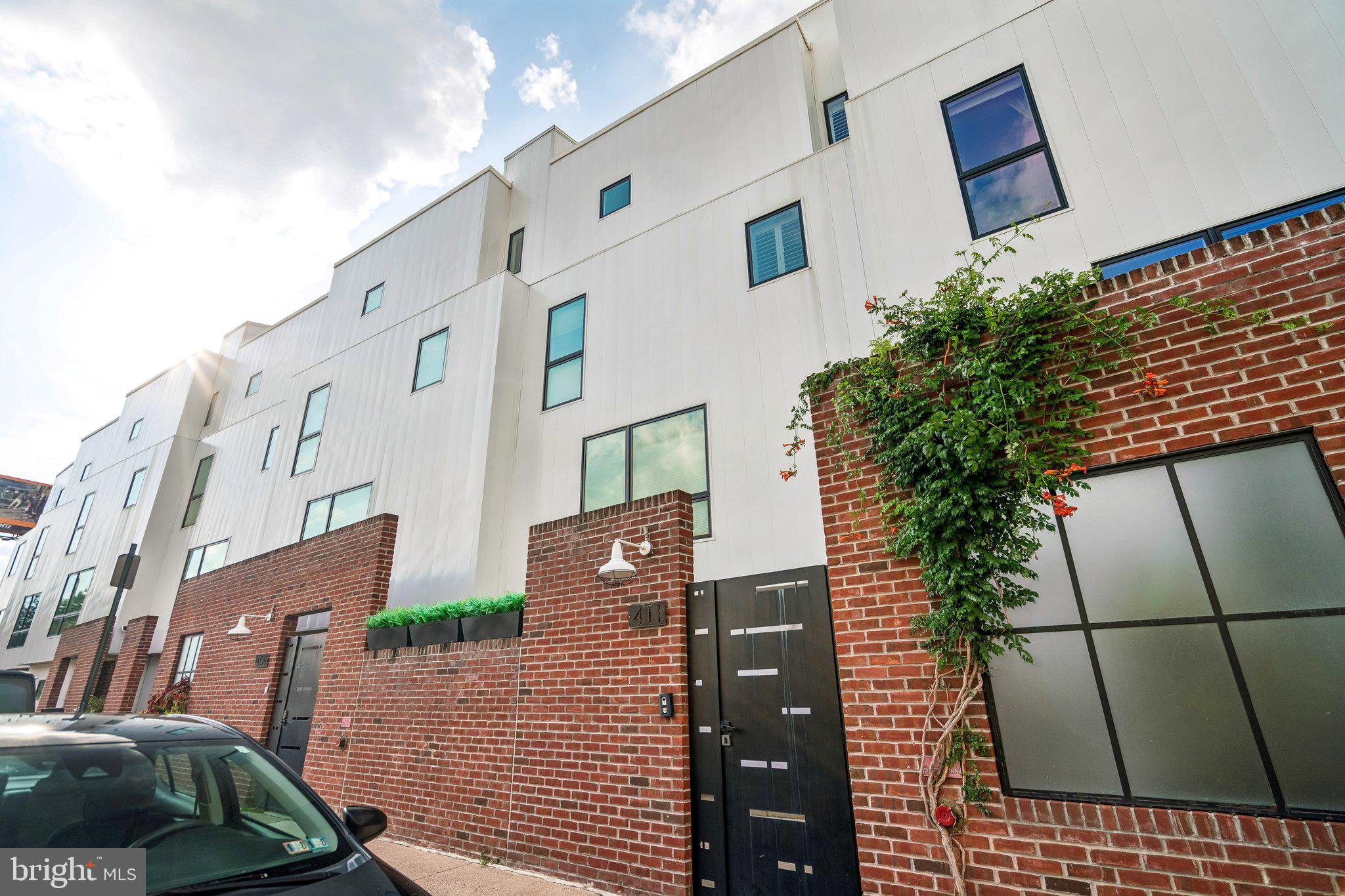 411 SALMON STREET