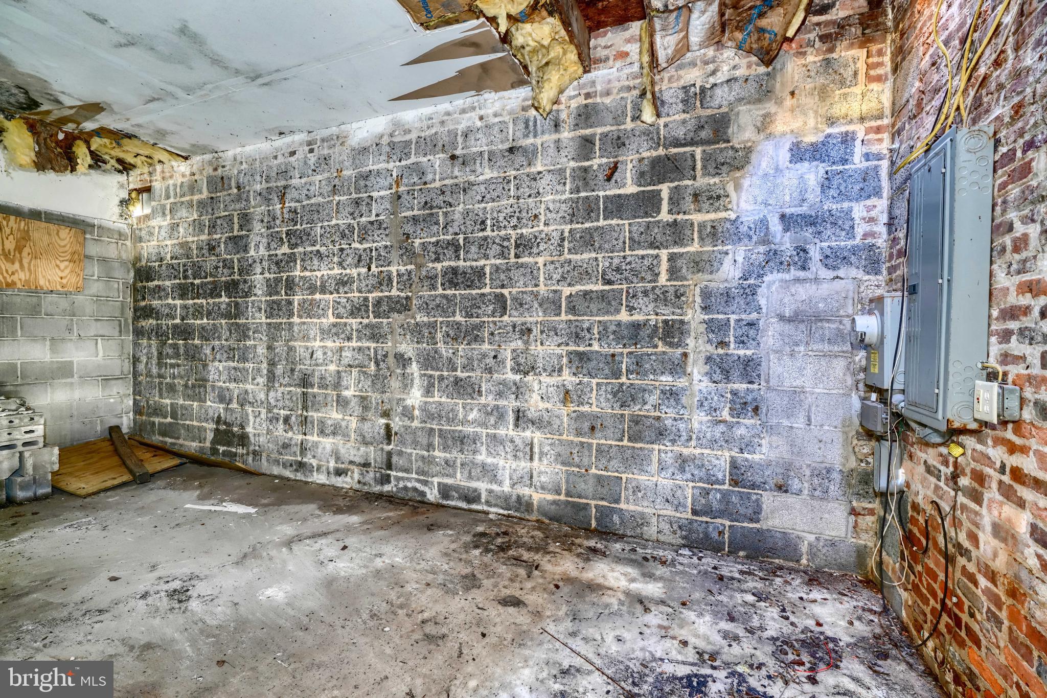 HOLLINS MARKET - Commercial Sale