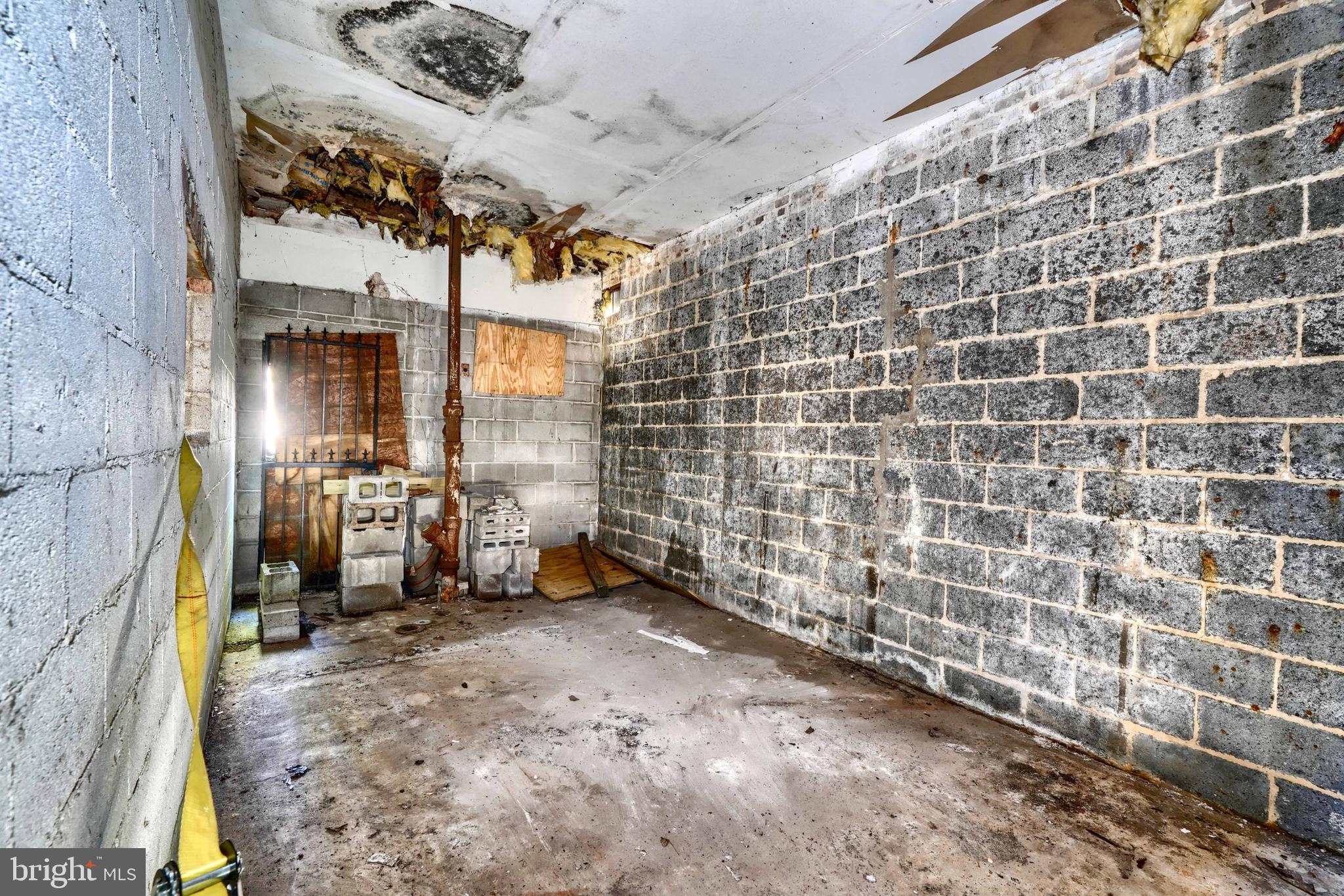 HOLLINS MARKET - Commercial Sale