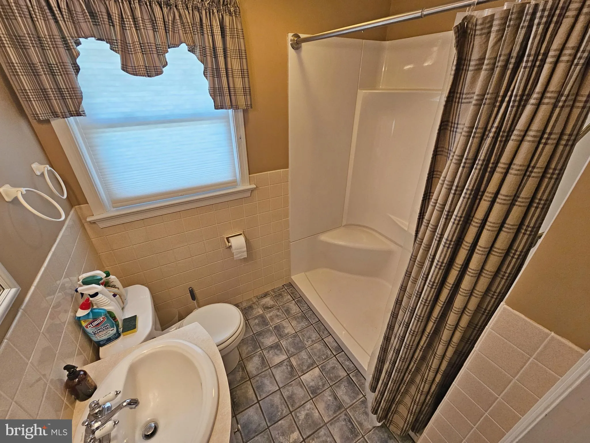 Leola, Pennsylvania 17540, United States, 3 Bedrooms Bedrooms, ,3 BathroomsBathrooms,Residential,Pending,103996