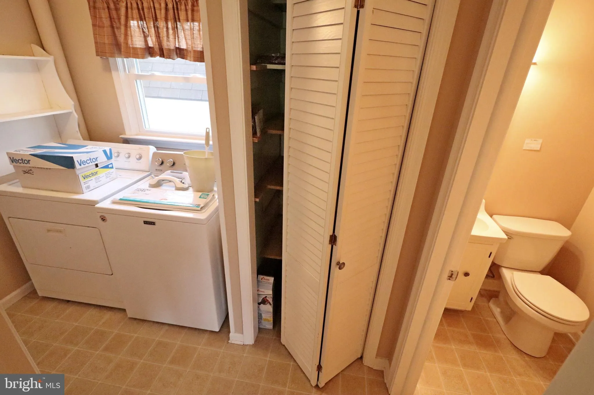 Leola, Pennsylvania 17540, United States, 3 Bedrooms Bedrooms, ,3 BathroomsBathrooms,Residential,Pending,103996