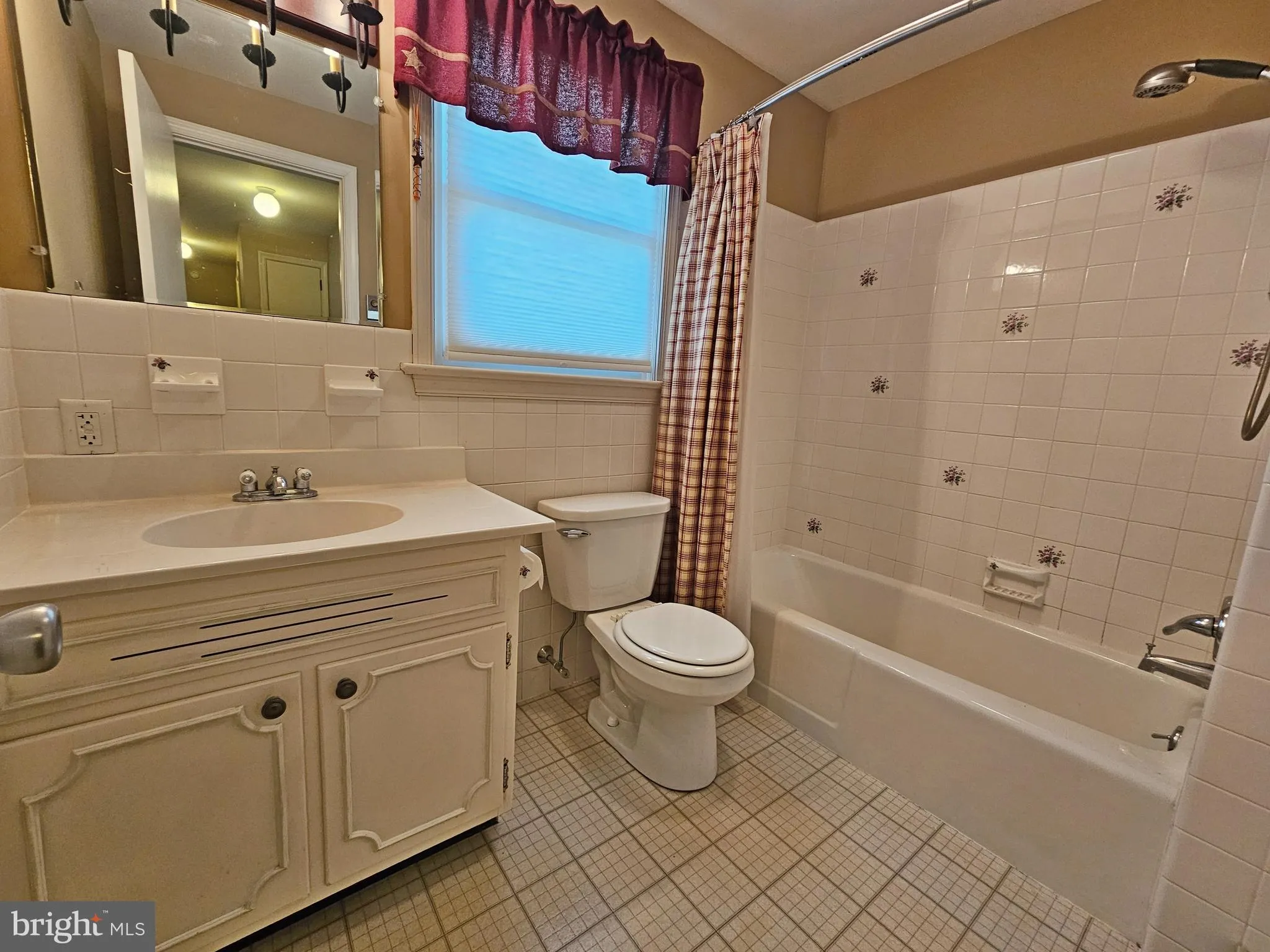 Leola, Pennsylvania 17540, United States, 3 Bedrooms Bedrooms, ,3 BathroomsBathrooms,Residential,Pending,103996