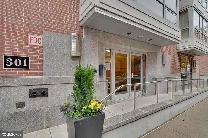 1034 SPRUCE STREET 101