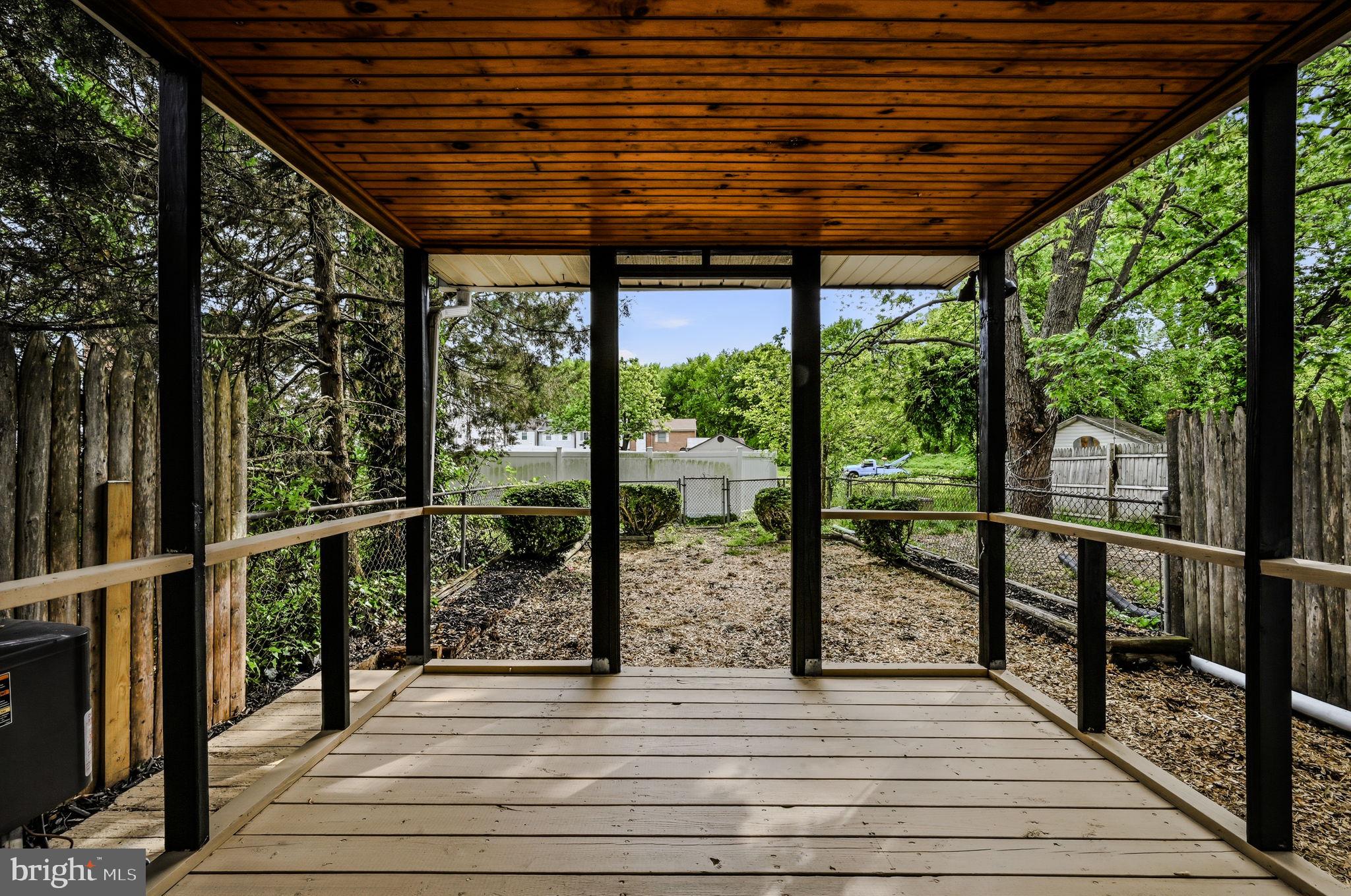 FOUR SEASONS - Residential