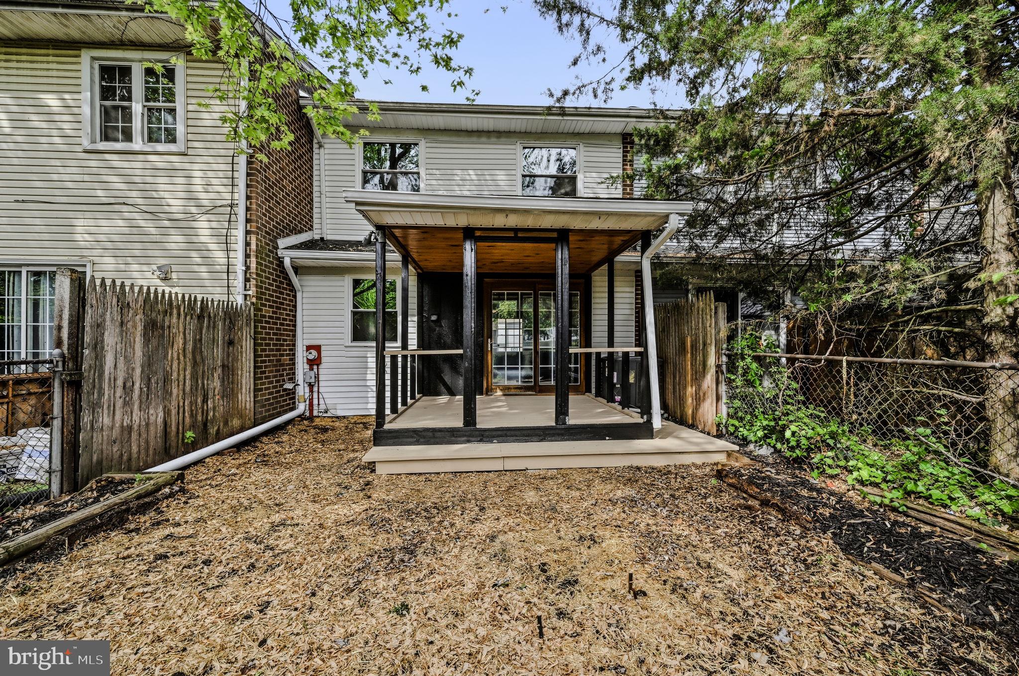 FOUR SEASONS - Residential