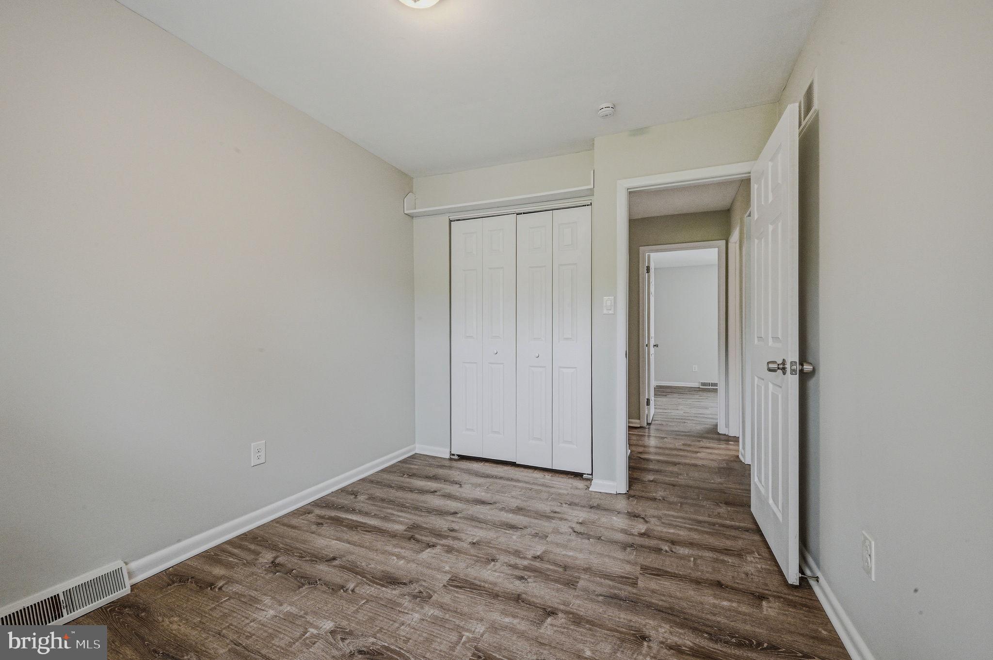 FOUR SEASONS - Residential