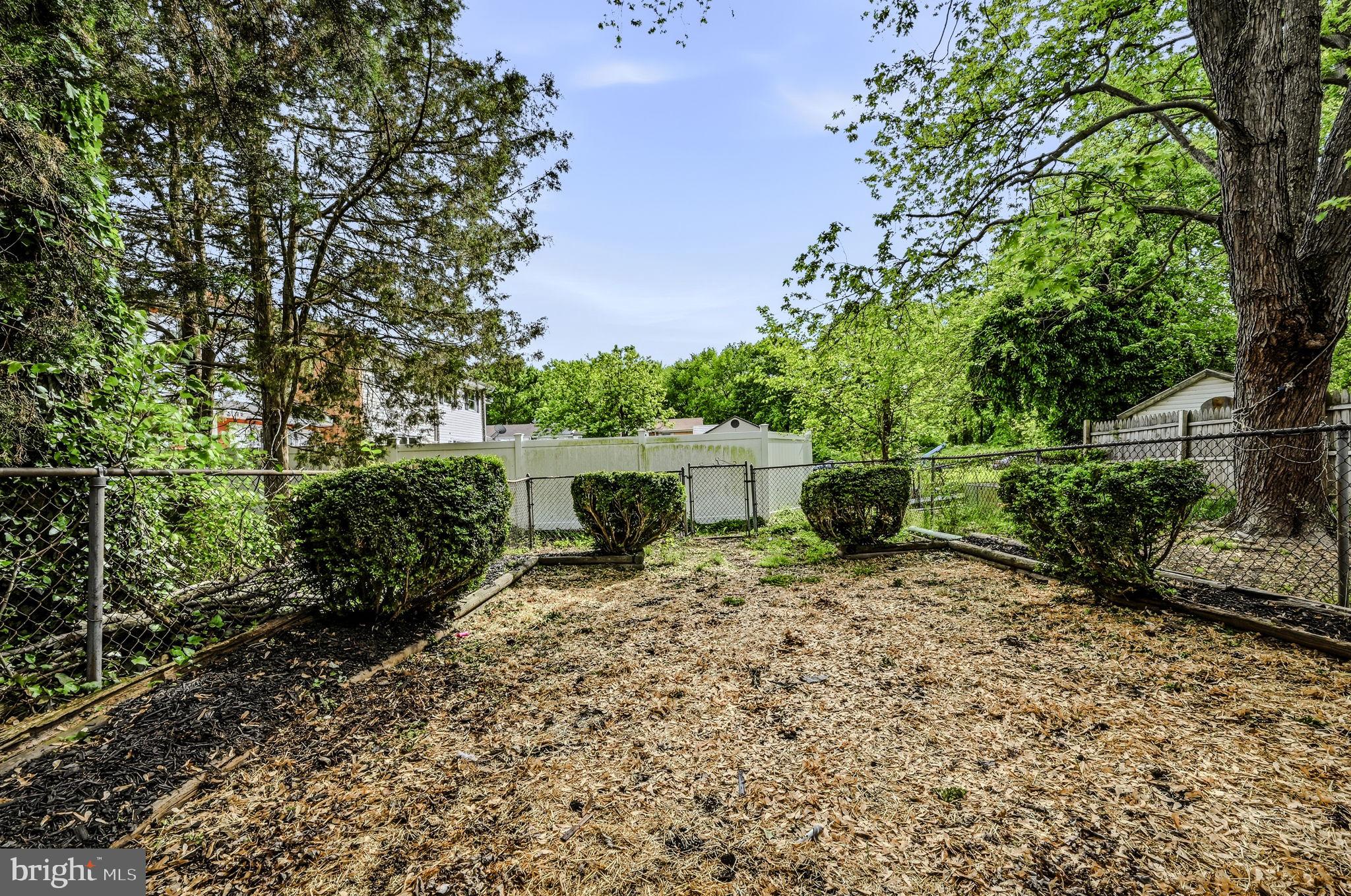 FOUR SEASONS - Residential