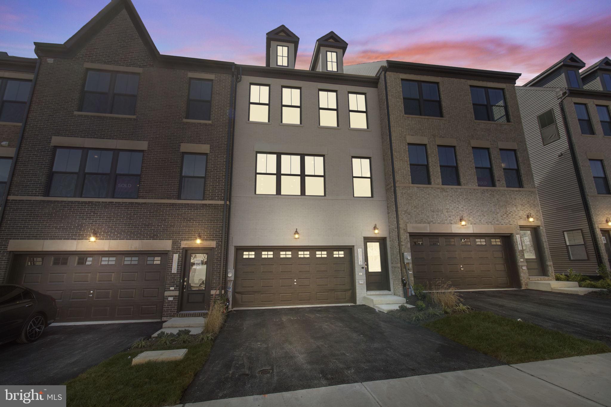 GATEWAY WEST - Residential