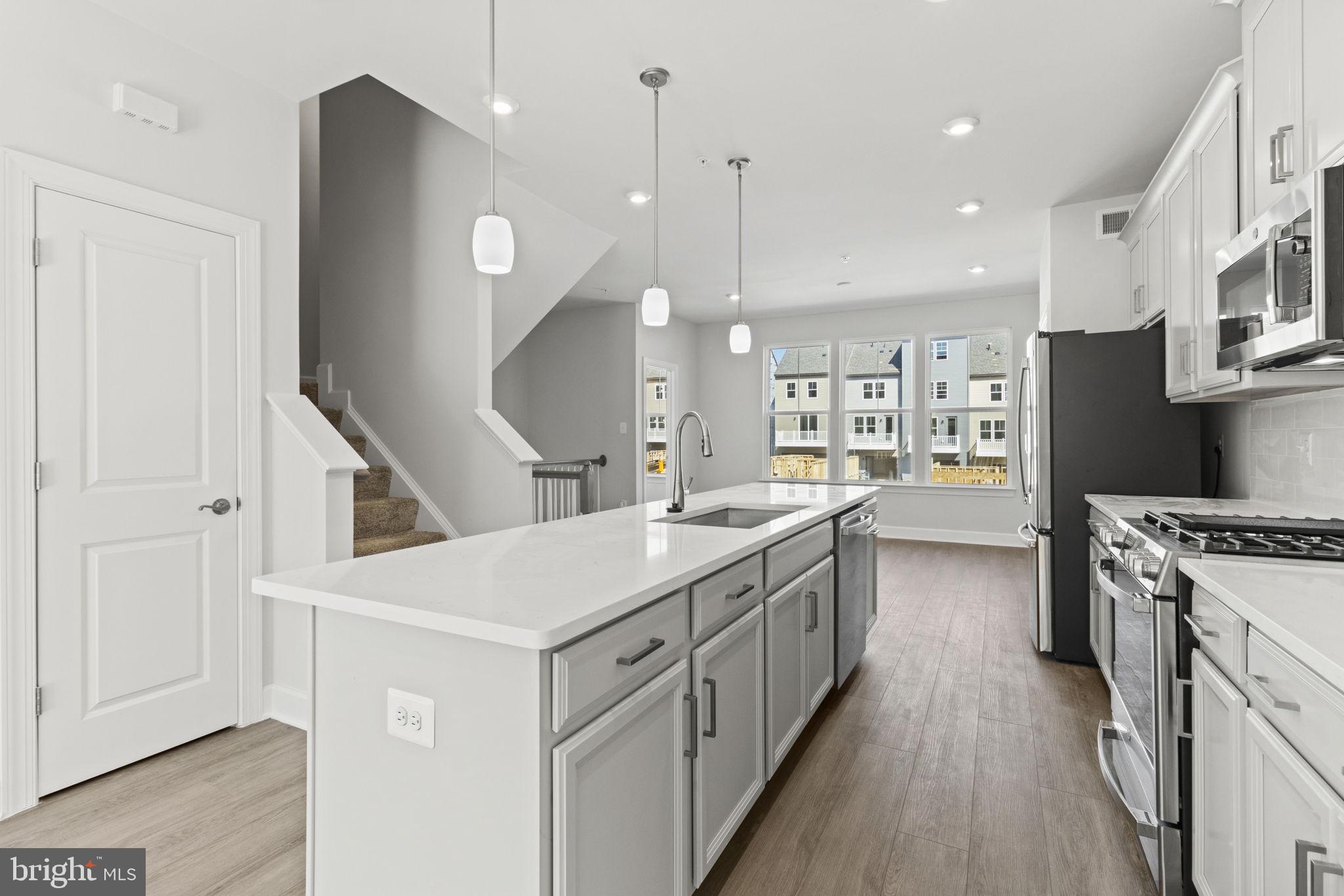 GATEWAY WEST - Residential