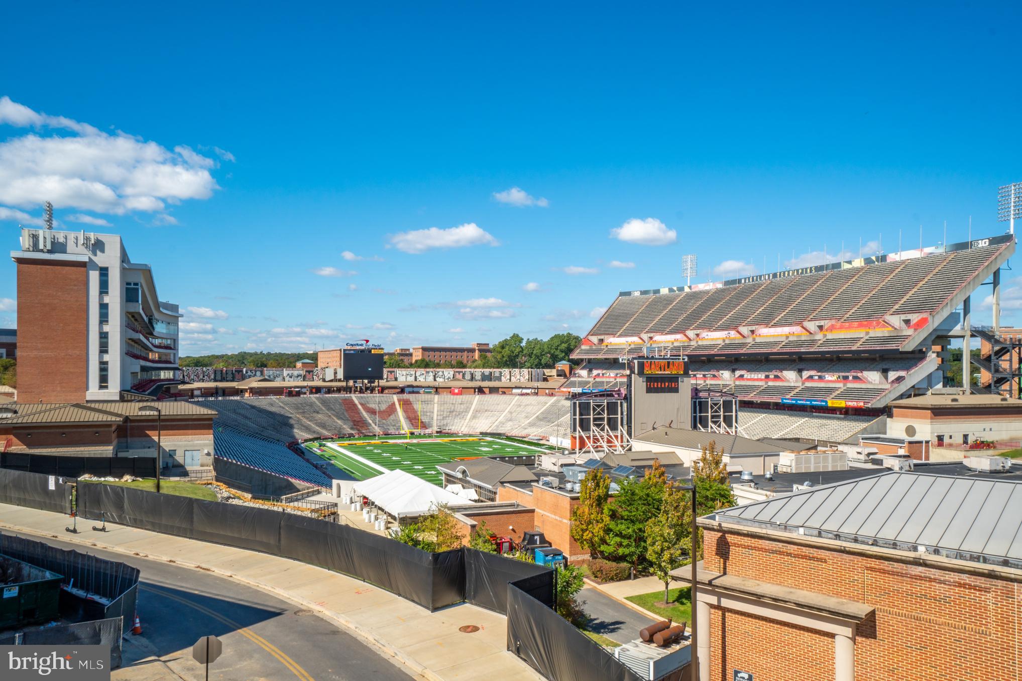 GATEWAY WEST - Residential