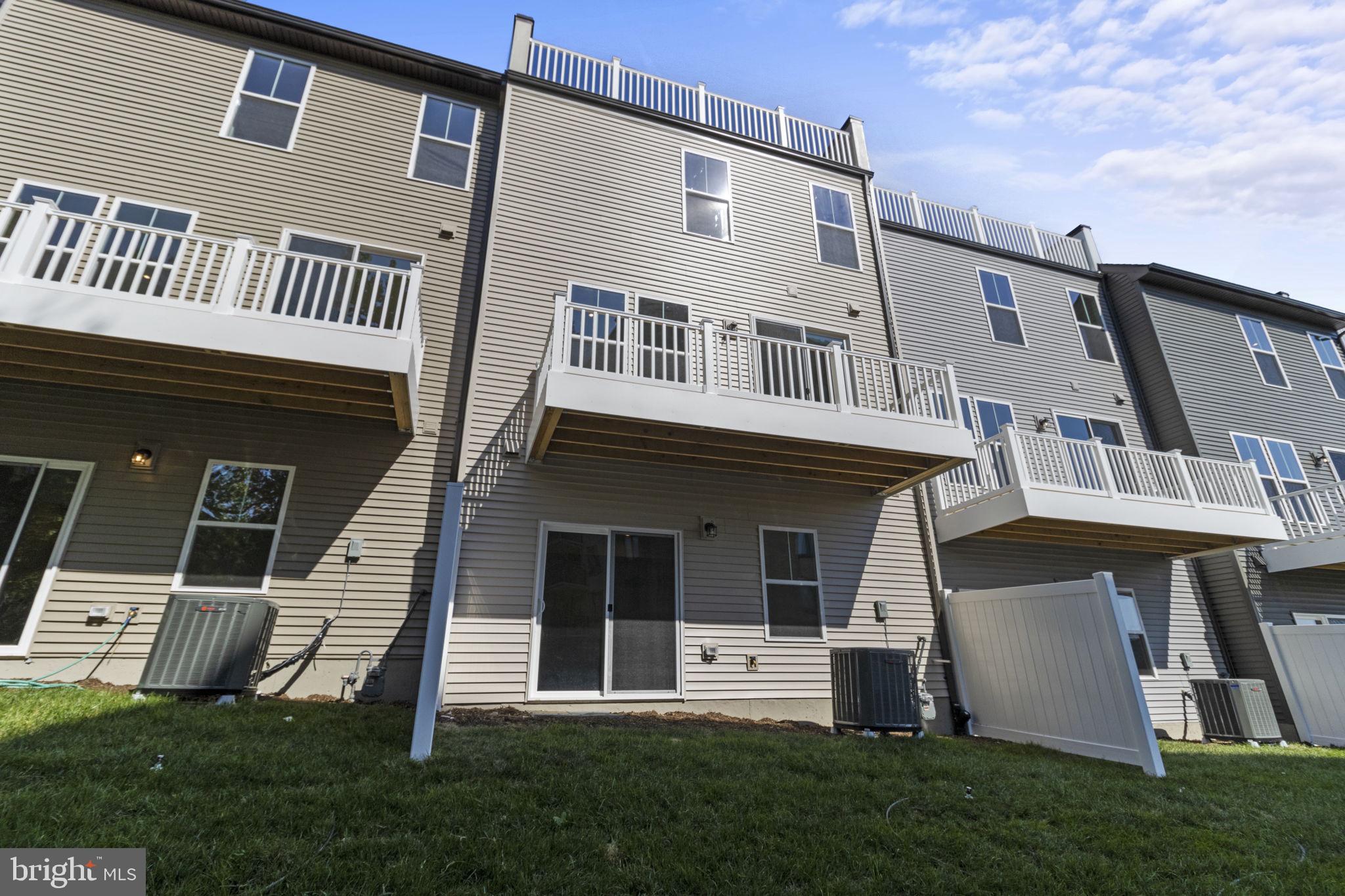 GATEWAY WEST - Residential