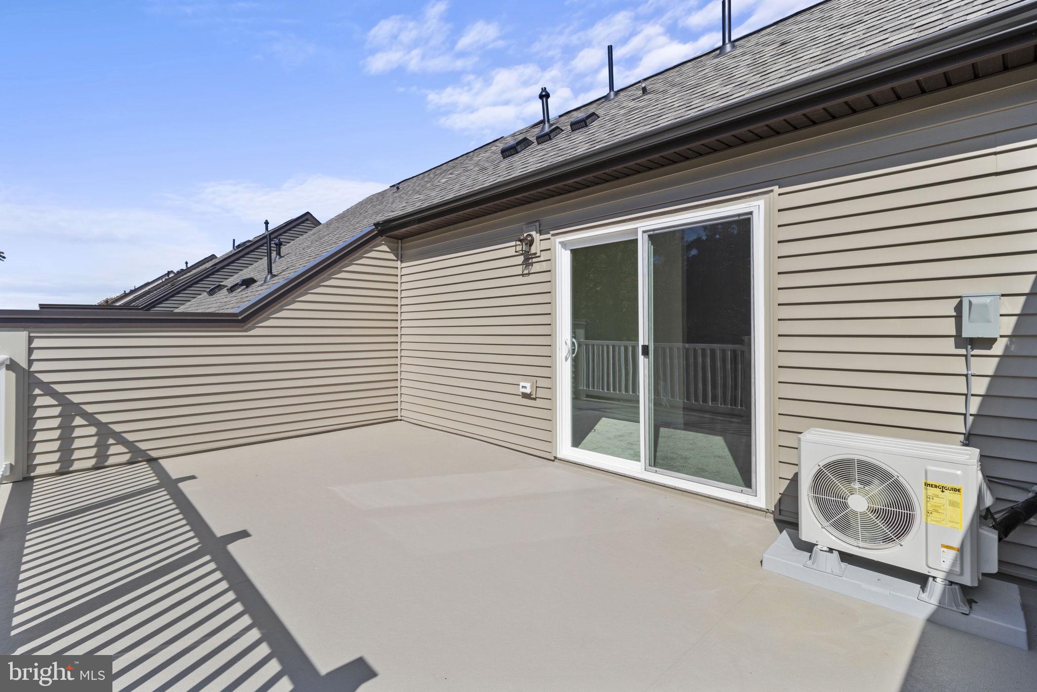 GATEWAY WEST - Residential