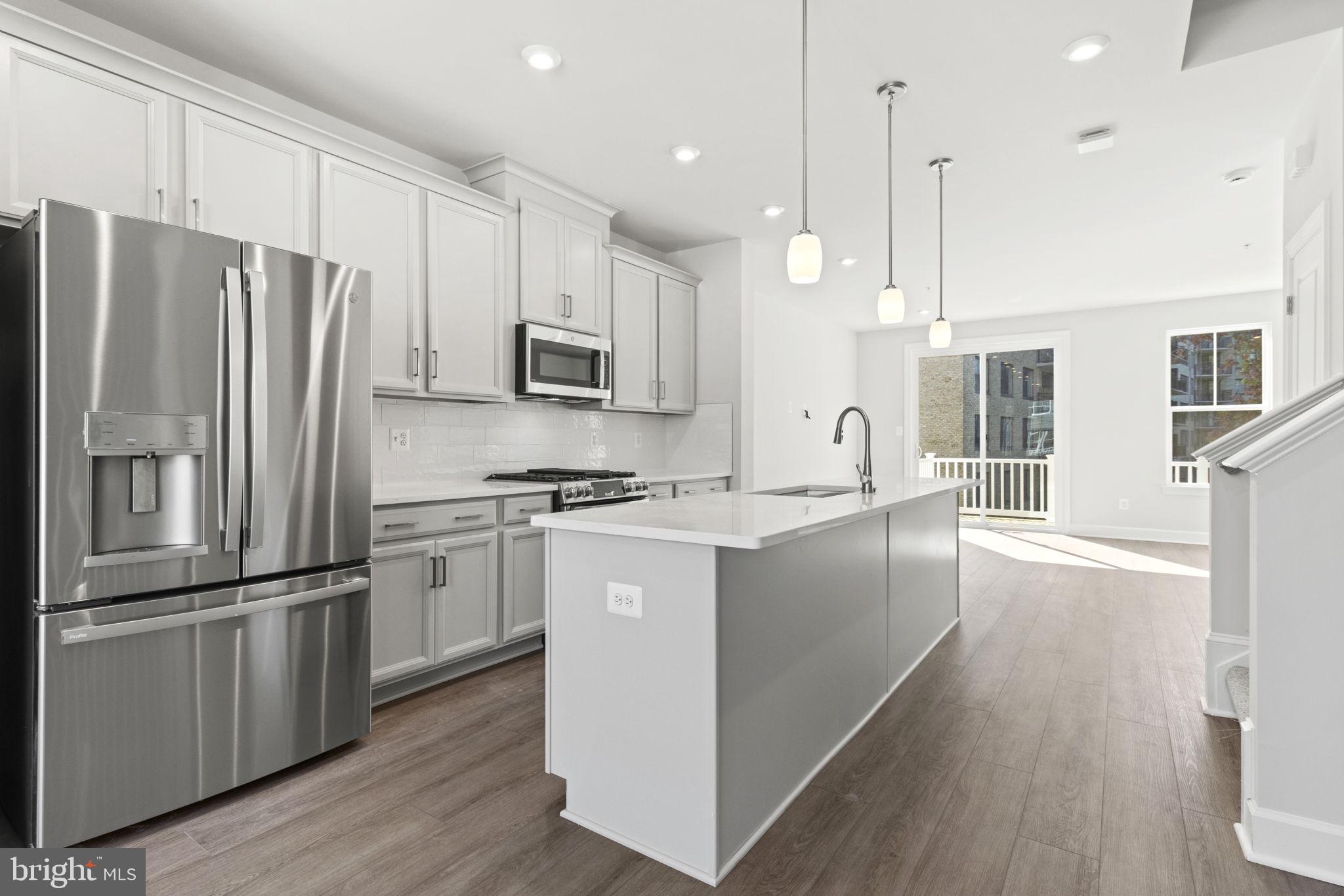 GATEWAY WEST - Residential