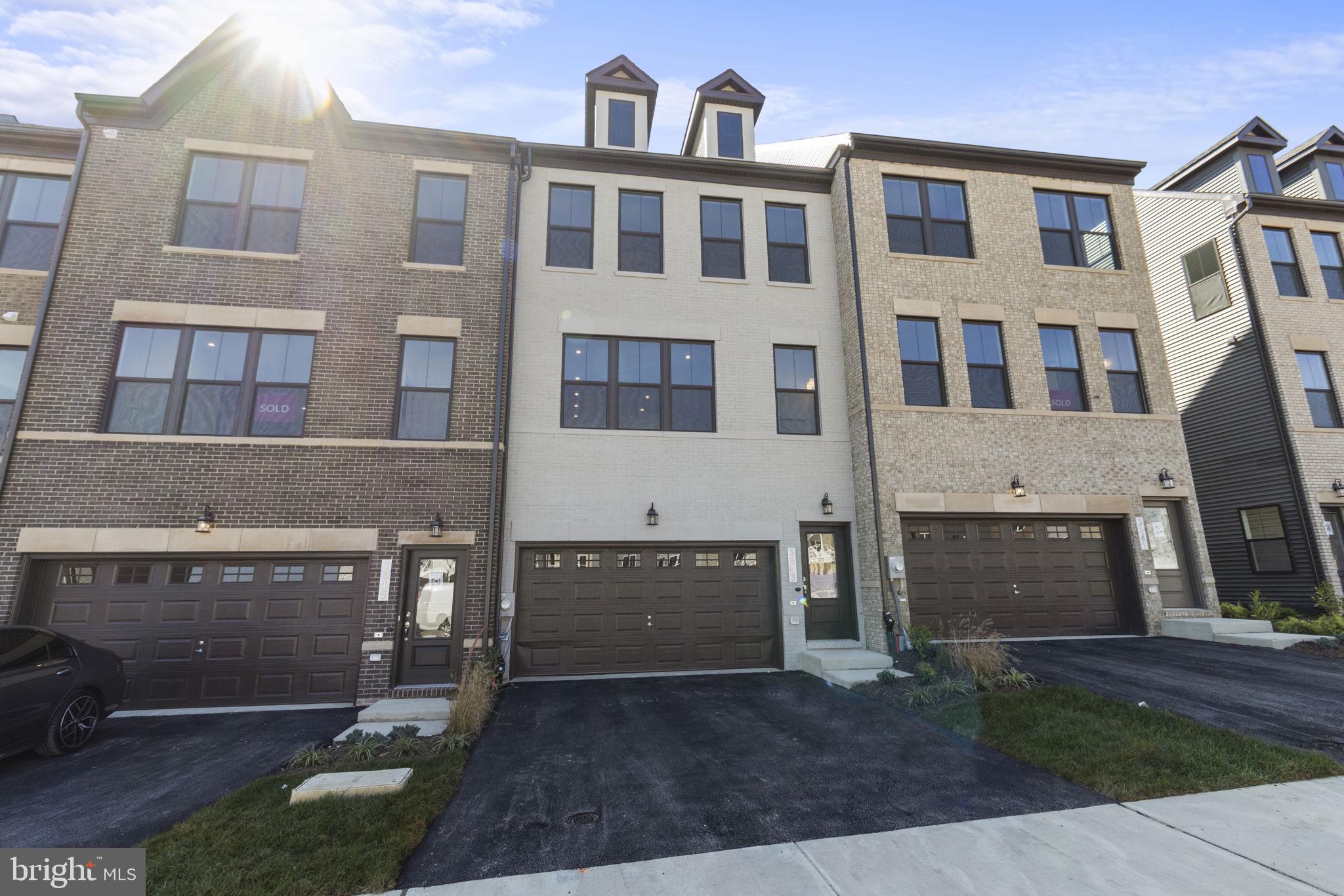 GATEWAY WEST - Residential