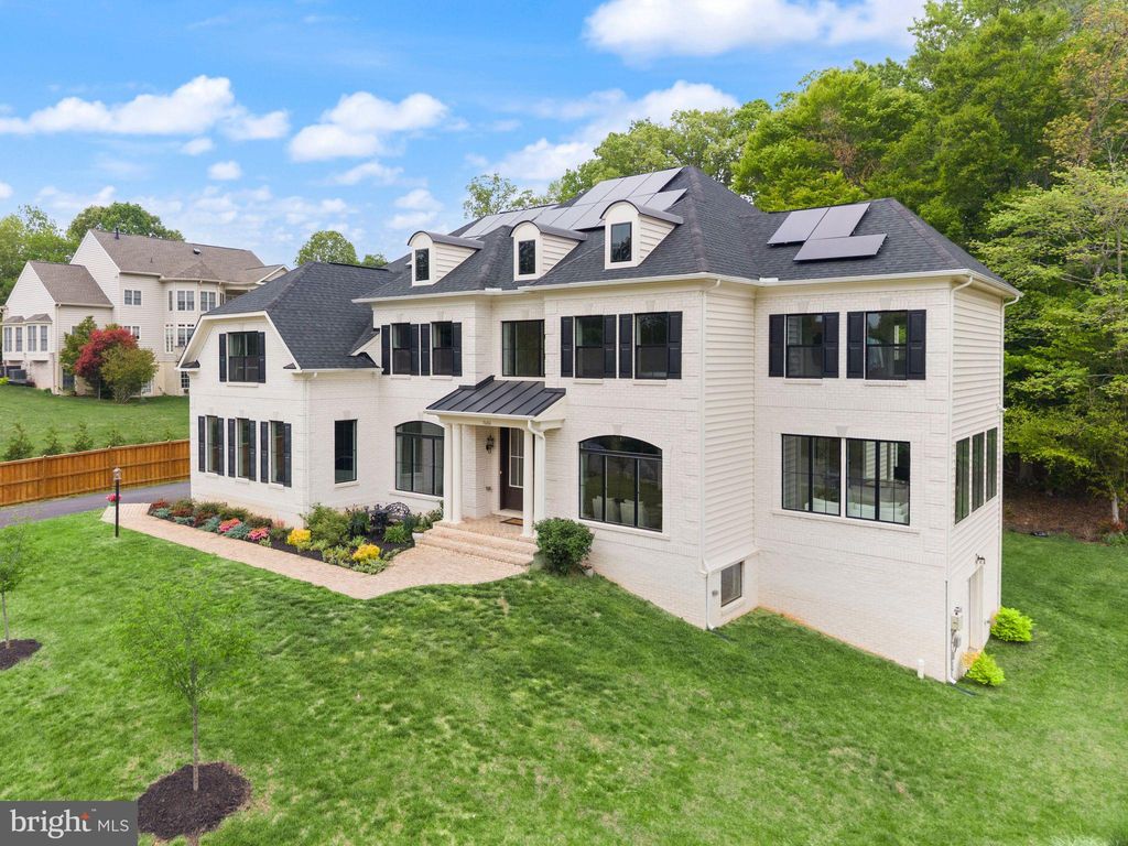 Photo of 5606 Beachview Creek Drive, WOODBRIDGE, VA 22192 (MLS # VAPW2117976)