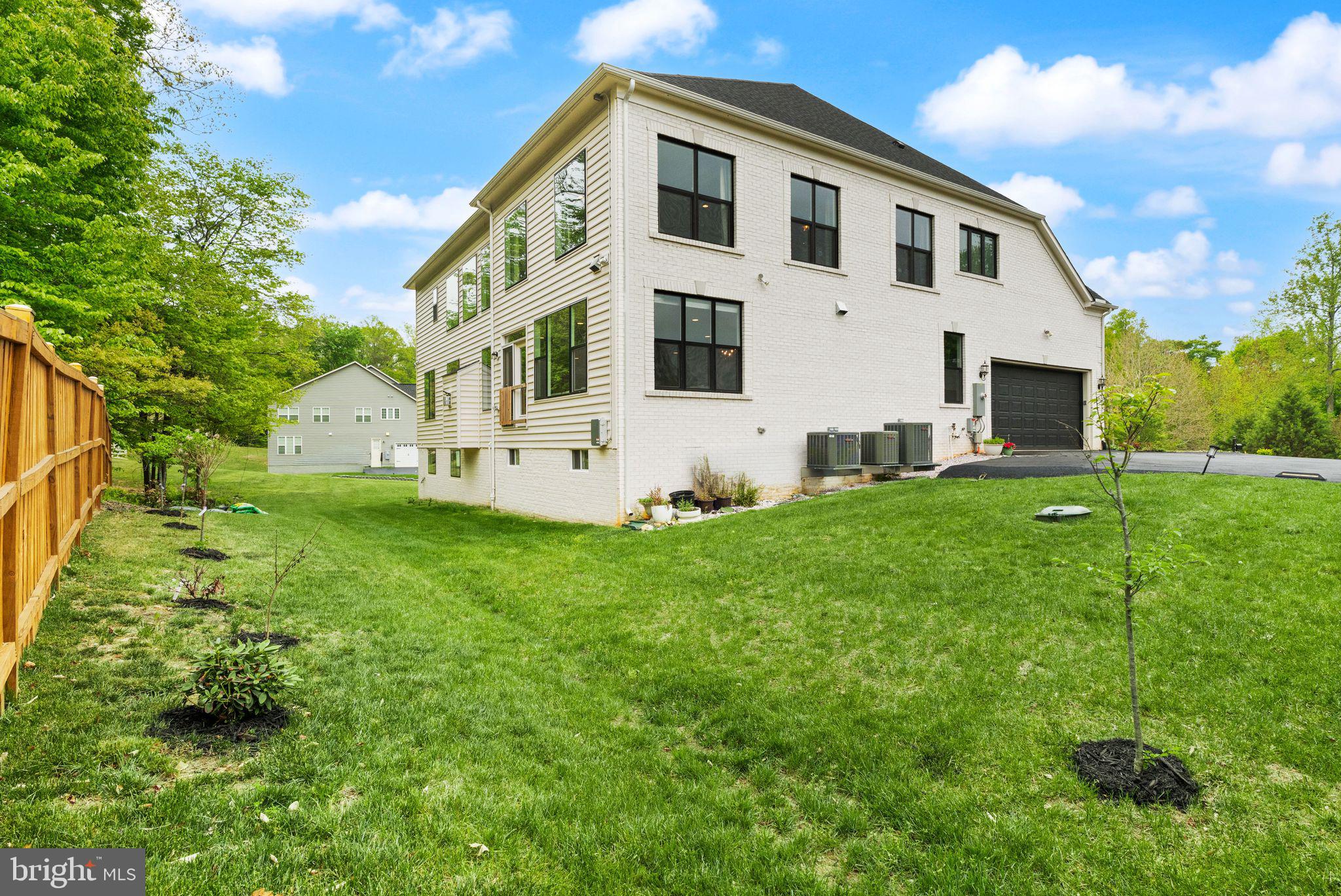 RUNNING CREEK - Residential