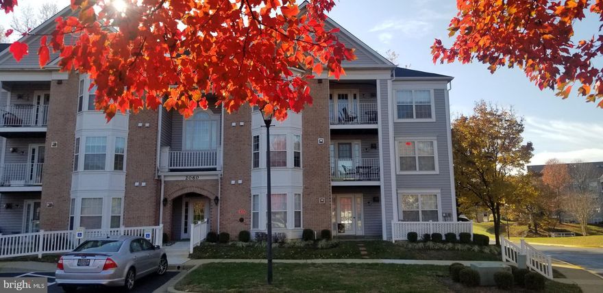 Bright, open ground floor unit convenient to Annapolis, the Medical Center, Annapolis Mall and Rt. 50. Interior entry behind locked door to building; patio facing trees. Spacious bedrooms with walk-in closet, gas fireplace,  ceiling fan. New carpets, paint, light fixtures, laminate flooring. Close to playground. Move-in ready!