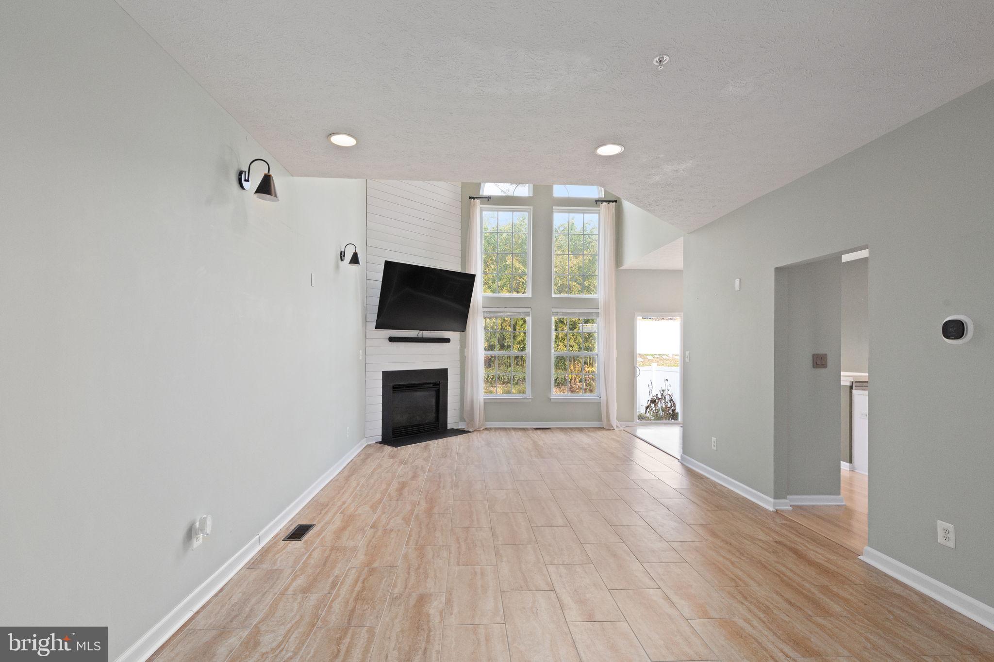 CYPRESS HILLS - Residential