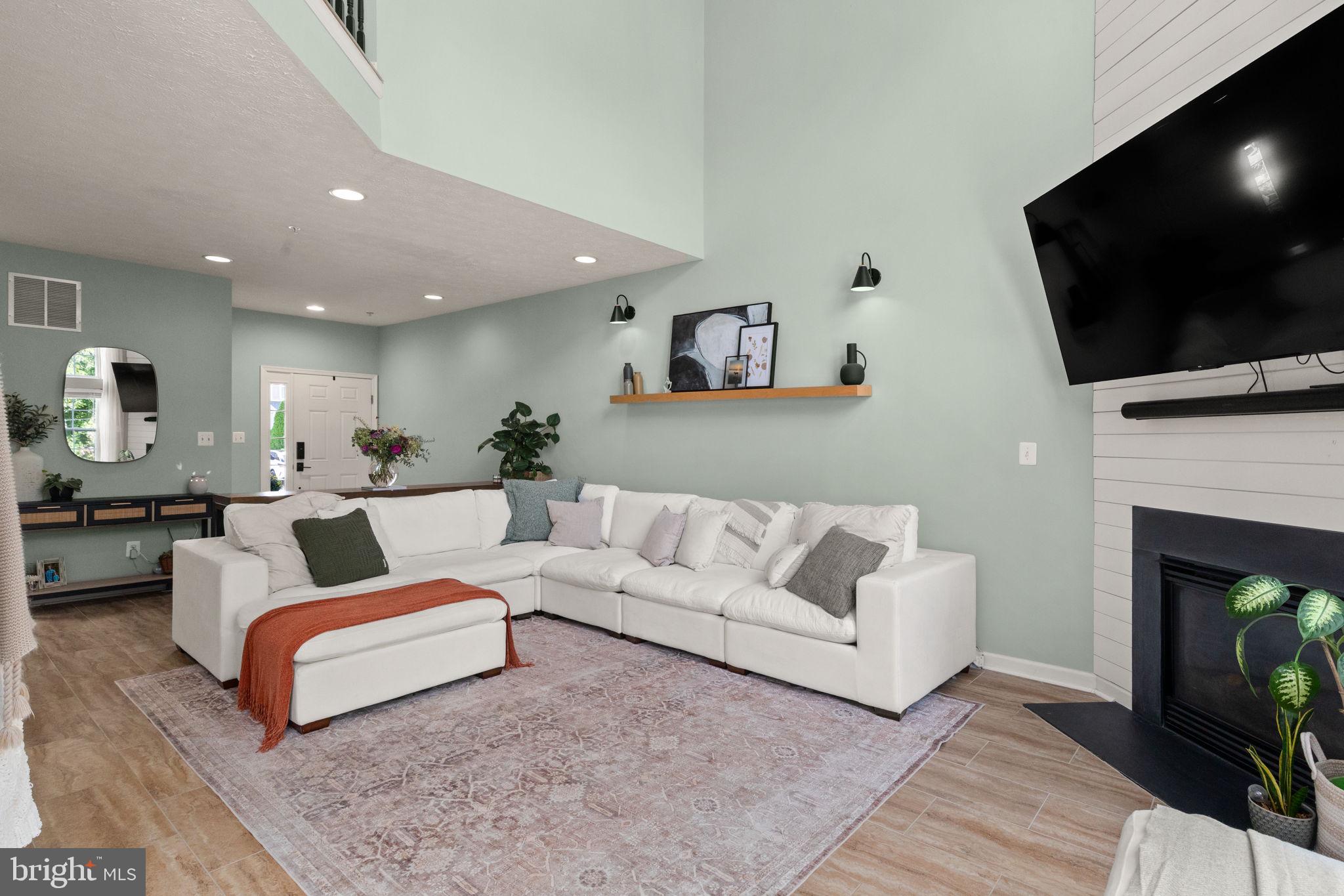 CYPRESS HILLS - Residential