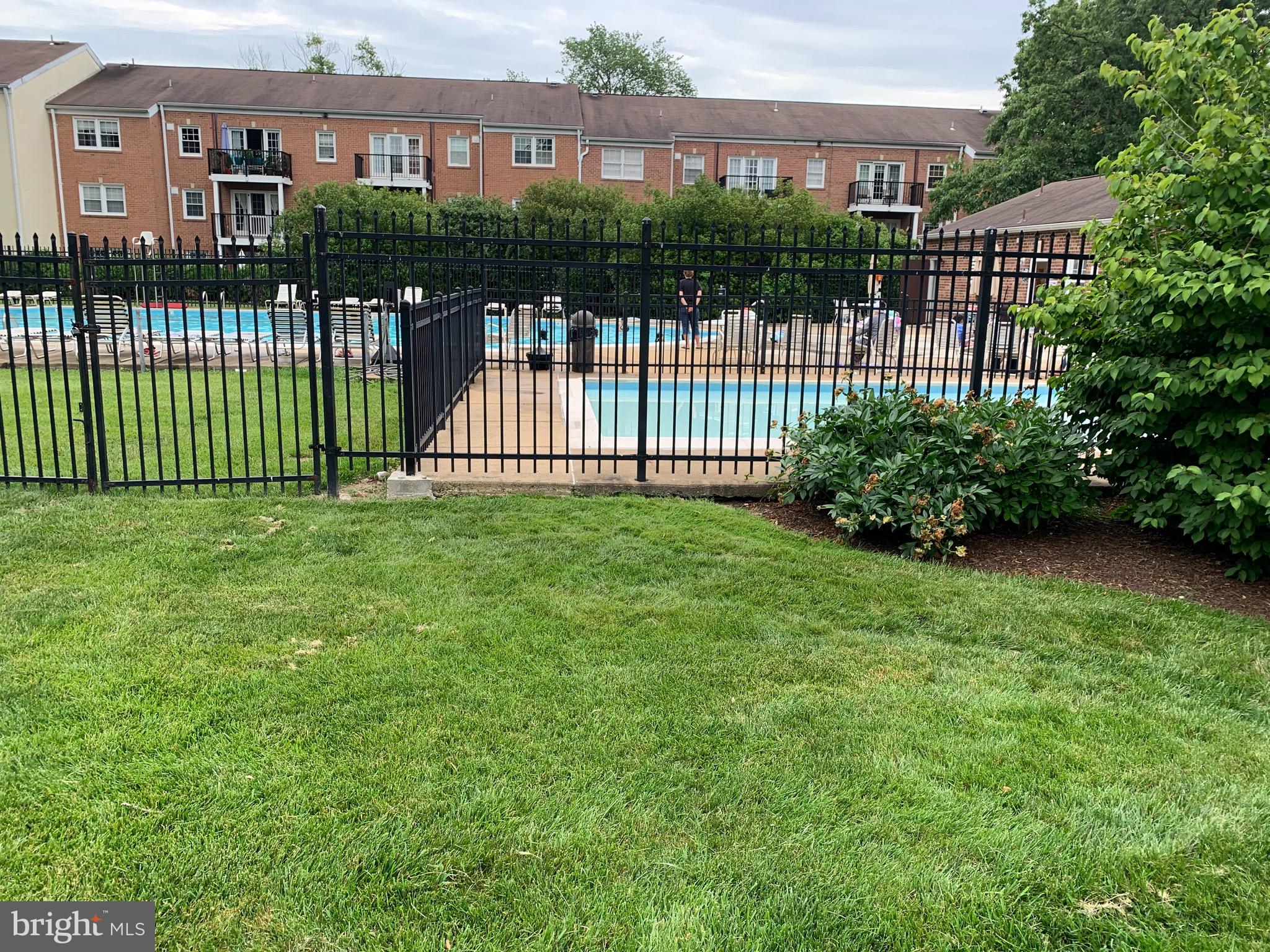 FOXCROFT COLONY CONDOS - Residential