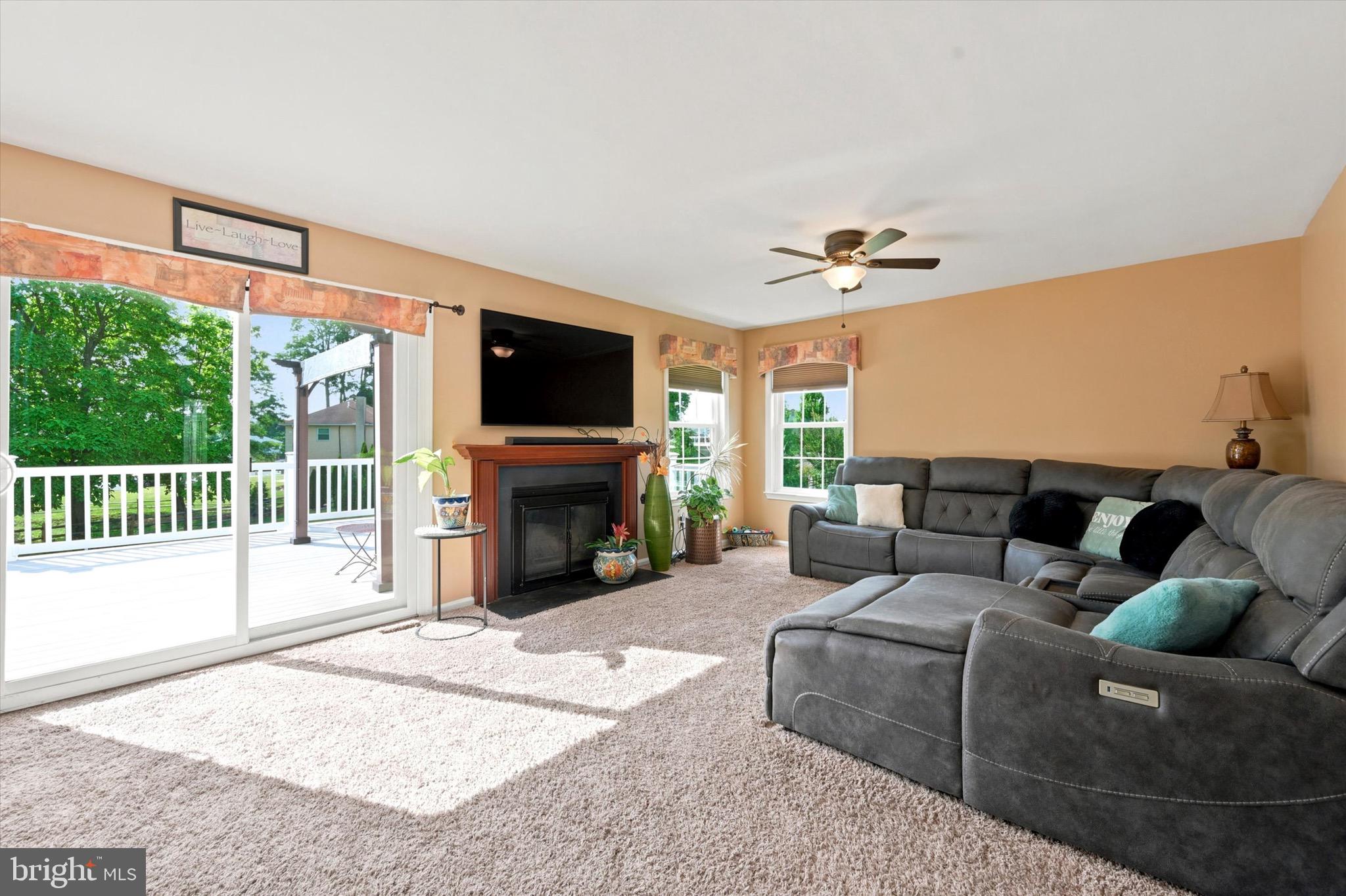 16 E EVANS WAY