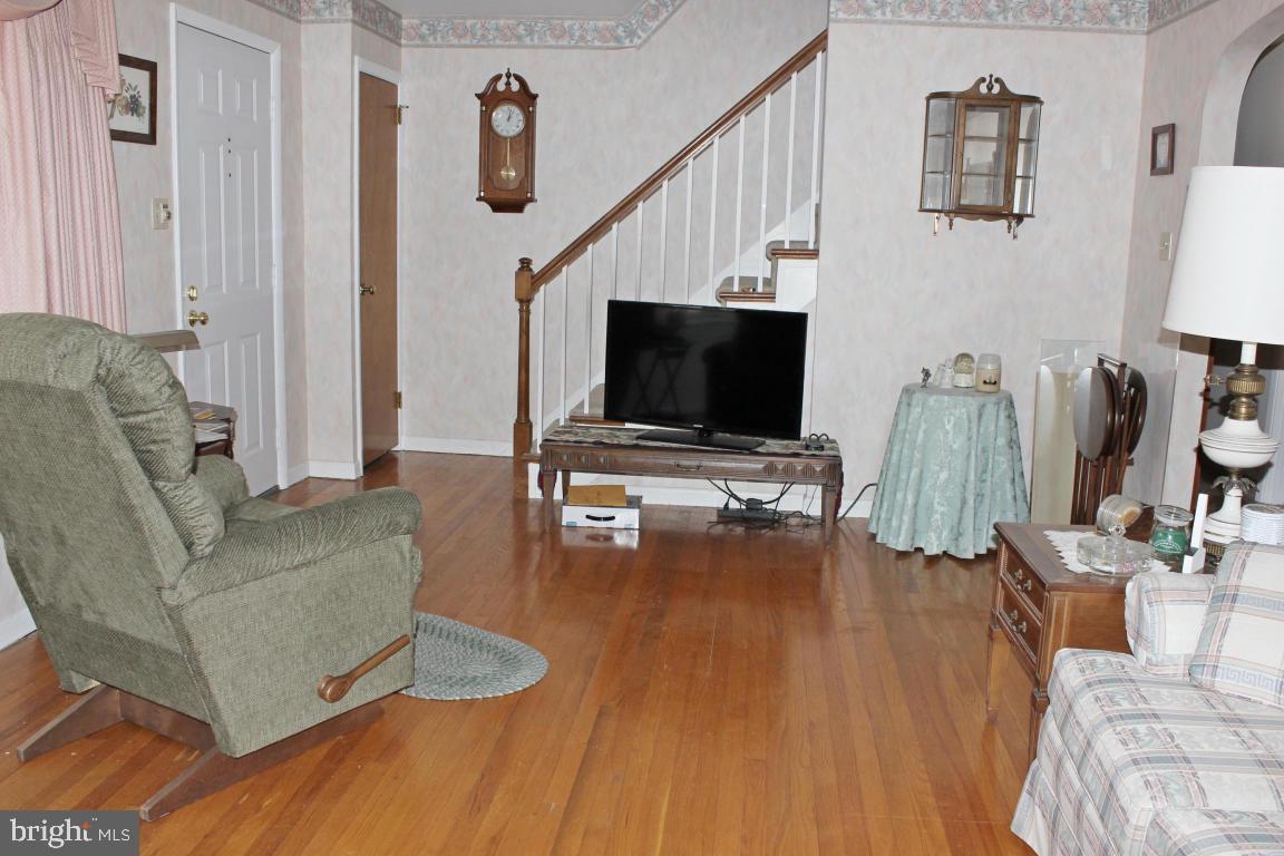 ABBEYVILLE MANOR - Residential