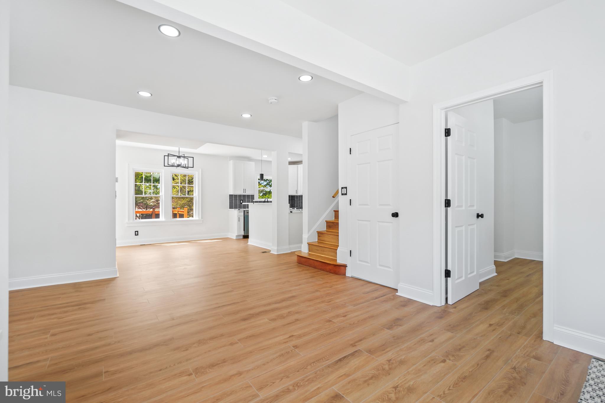 WHITELEY - Residential