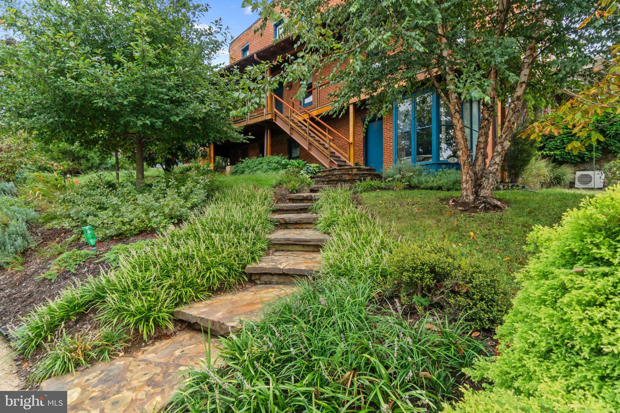 1028 W 38TH STREET