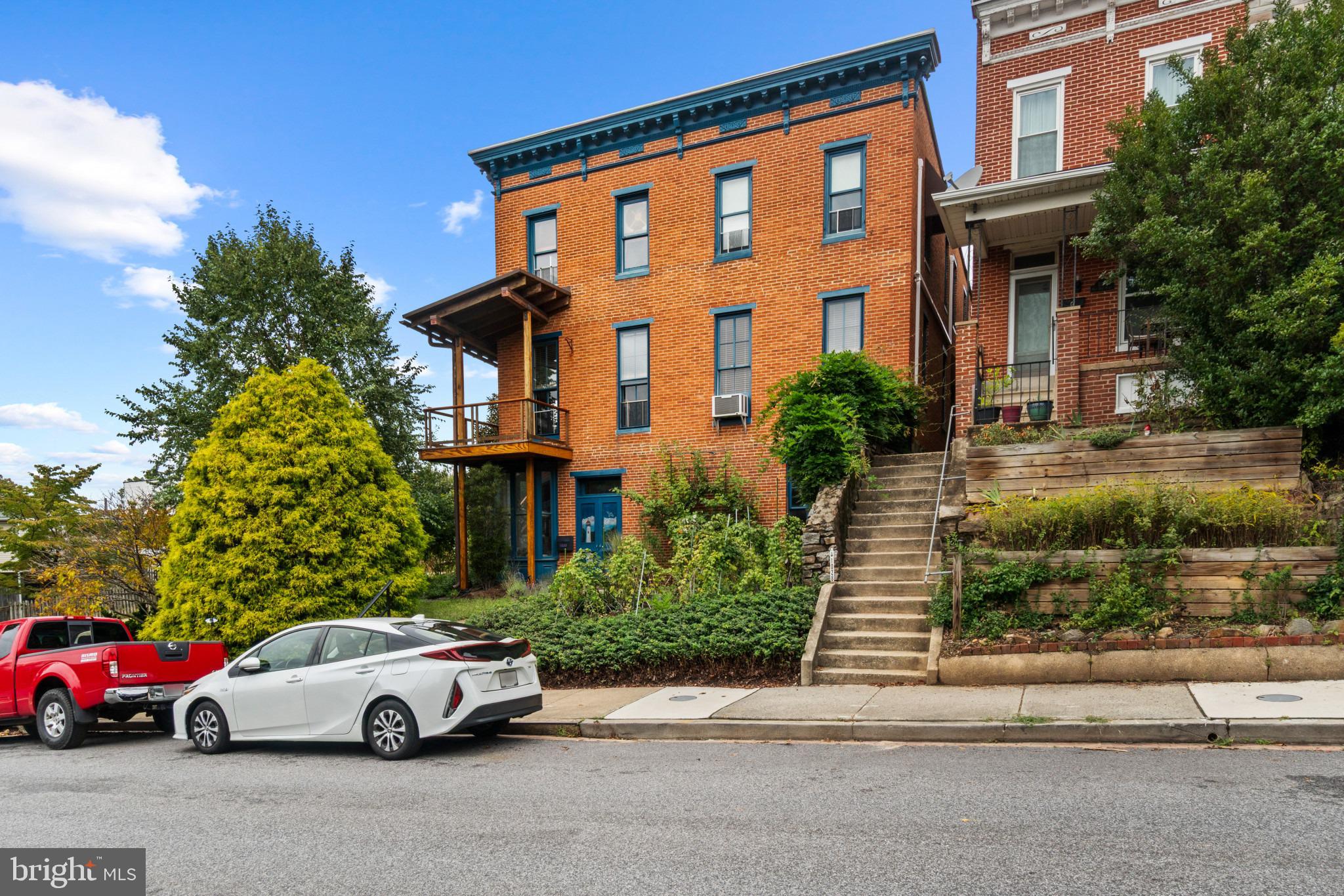 1028 W 38TH STREET