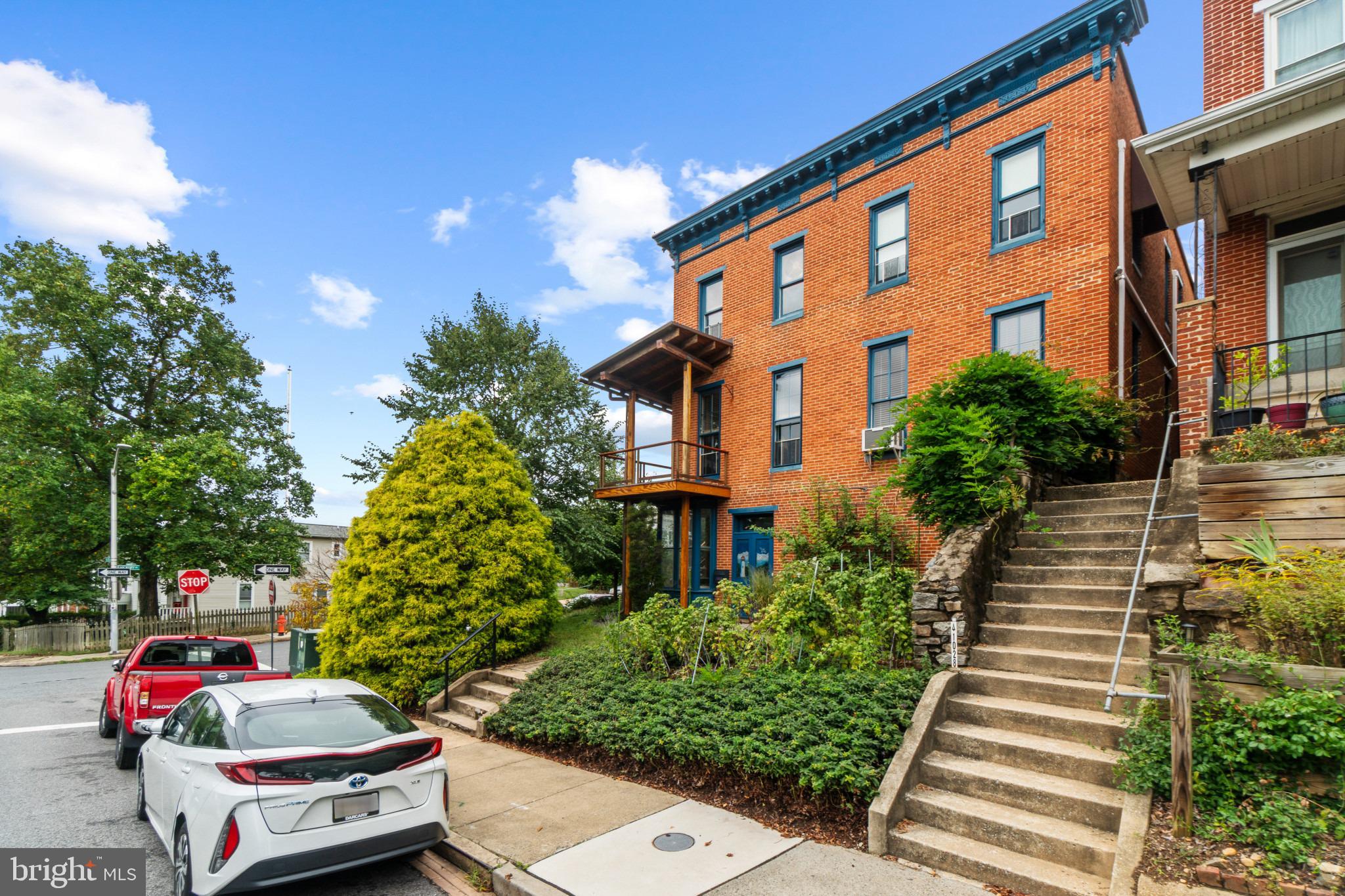 1028 W 38TH STREET