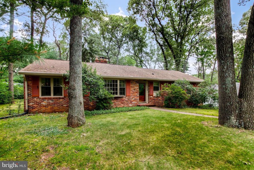 Charming 3 BR 2 Full BA Rancher in coveted Oakleigh Forest. Featuring HW floors throughout & kitchen w/ counter seating opening to gorgeous, must-see sunroom. 3 spacious BRs including Master with updated en-suite. Basement with plenty of storage & two-car garage. Community offers boat ramp & slips, playground, pool, picnic pavilion, basketball & volleyball courts.