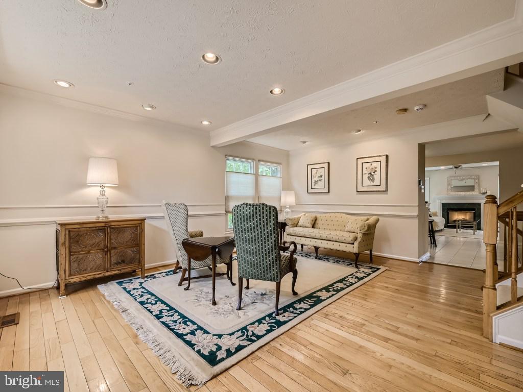 NEWTOWN - Residential