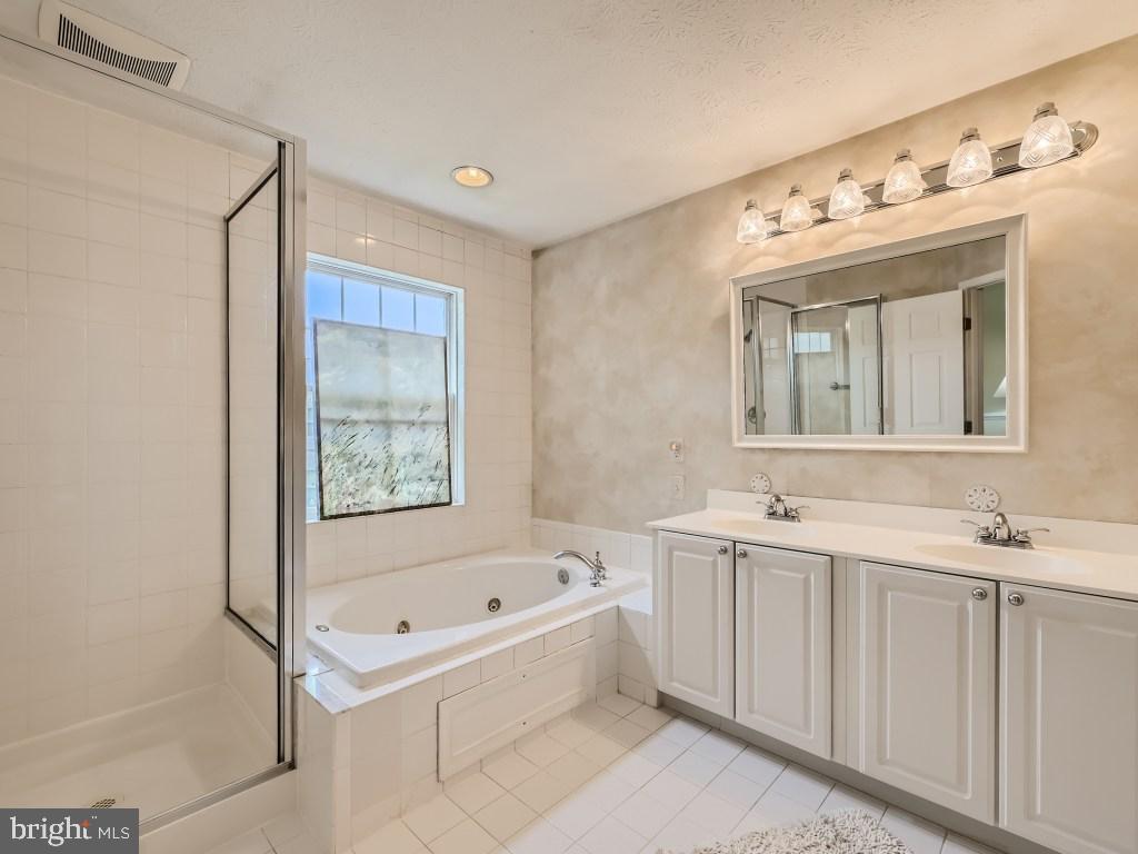 NEWTOWN - Residential