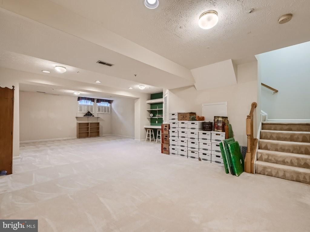 NEWTOWN - Residential