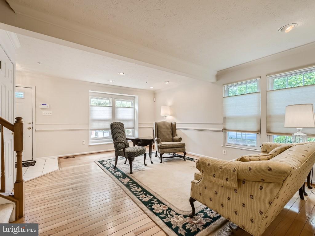 NEWTOWN - Residential