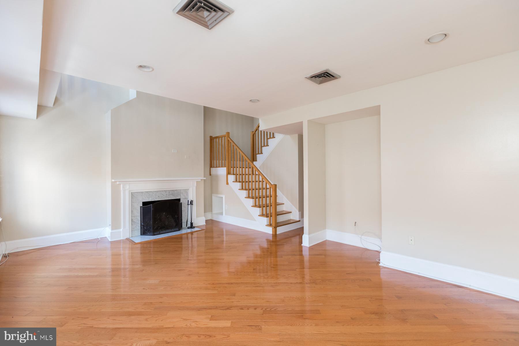 WASHINGTON SQ WEST - Residential Lease