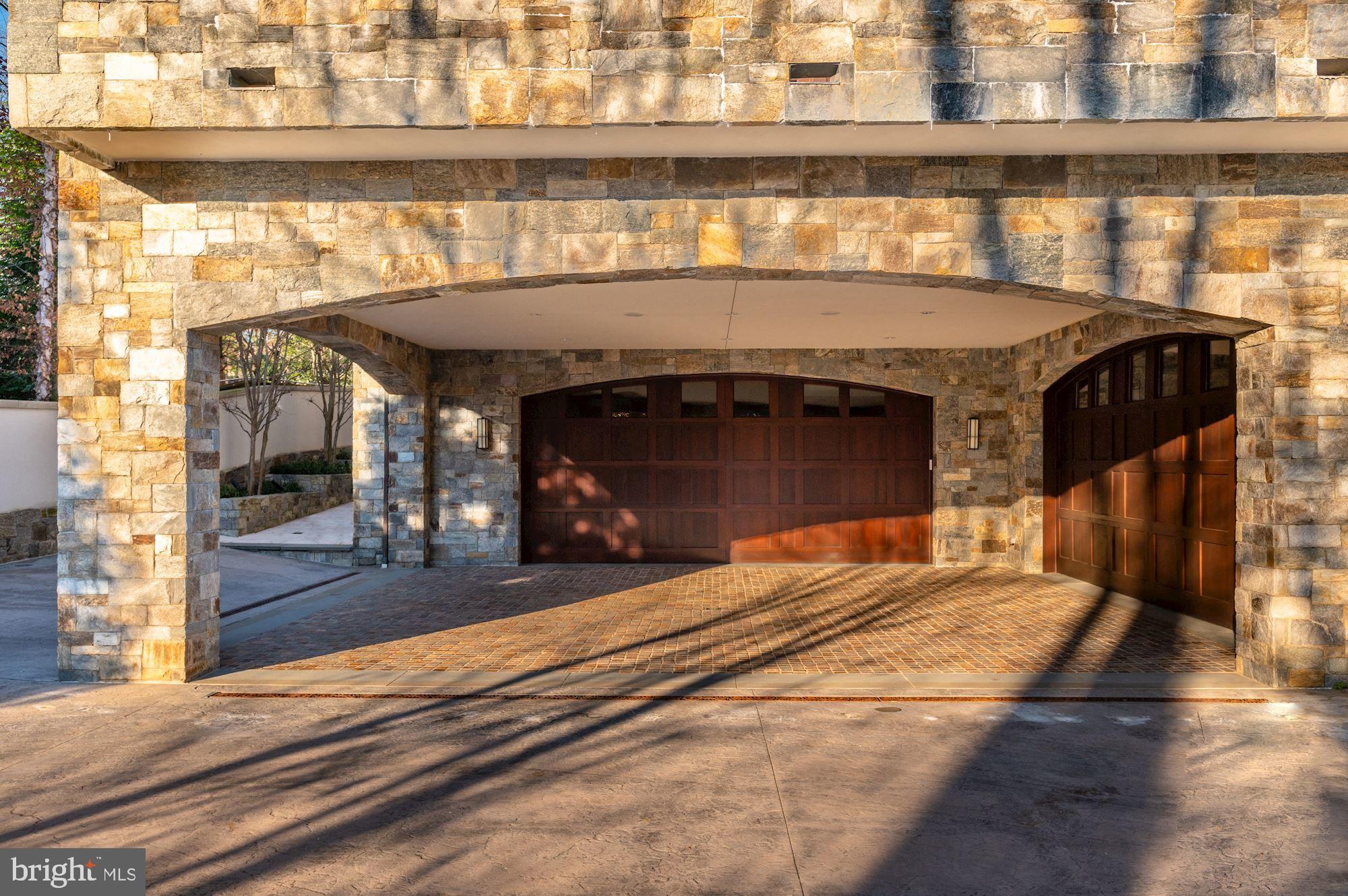 BURNING TREE - Residential